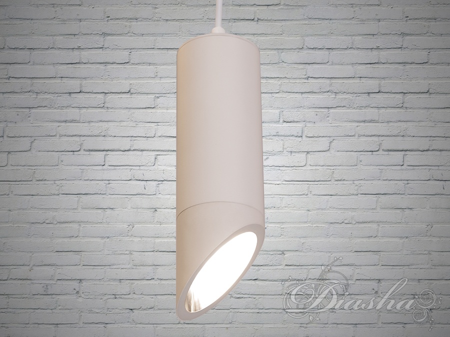 Накладні точкові світильники призначені для яскравого акцентного освітлення. Вони можуть ефектно висвітлити барну стійку, робочу поверхню, або наприклад вітрину магазину. Сувора стильна форма накладного точкового світильника гармонійно вписується в сучасні інтер'єри.
Строгість, простота і функціональність - три головні риси сучасного інтер'єру. Нові накладні точкові світильники від ТМ 