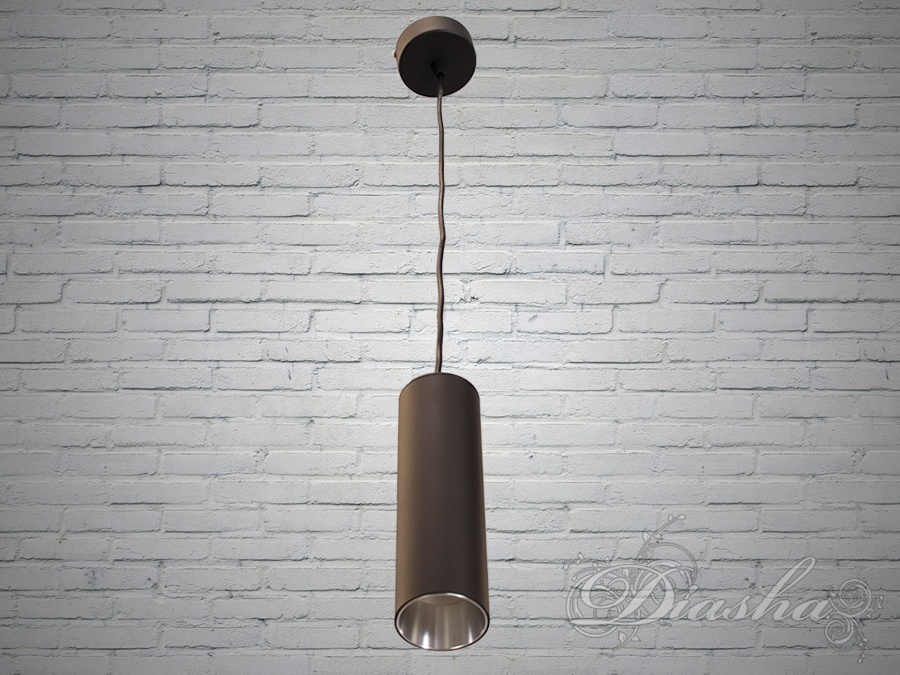 Новинка. Сучасні світильники туби для точкового підсвічування робочої поверхні. Такі підвіси відмінно підійдуть для освітлення барної стійки, обіднього столу, зонування приміщень та акцентного підсвічування. На відміну від класичних стельових точкових світильників світильник-підвіс зможе висвітлити необхідну зону без попадання прямого світла у вічі. За допомогою підвісів ви зможете акцентовано підсвітити будь-яку поверхню. Чи то столик у кафе, чи робоча зона на кухні, барна стійка чи робочий стіл &ndash; яскравий промінь світла, не засліплюючи, ляже на поверхню. При цьому ви не ловитимете зайчики від прямого погляду на лампу.&nbsp;
До речі, про лампи &ndash; у наших світильниках, на відміну від світильників підвісів інших виробників, використовується лампа стандарту MR-16. Завдяки цьому:
- ви легко зможете визначитися з яскравістю та колірною температурою світла від наших світильників підвісів.
- відпадає проблема вибору цих параметрів на етапі покупки світильника.
- легко підібрати лампи різної потужності для створення рівномірного освітлення. А через кілька років немає мук пошуку точно такого ж світильника замість згорілого. Лампа MR-16, що використовується в цьому світильнику-підвісі, сьогодні є одним із найпоширеніших варіантів виконання світлодіодних ламп. І, безперечно, найзручнішим. Крім підвісних світильників такі світлодіодні лампи використовуються у врізних та накладних точкових світильниках, люстрах 