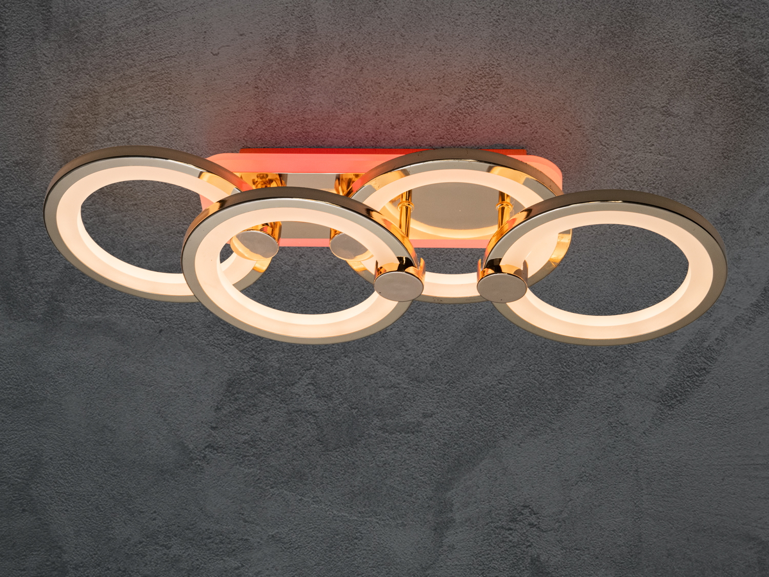 Світлодіодна люстра Diasha серії 8022 у золотистому кольорі з чотирма кільцями для сучасних інтер’єрів.