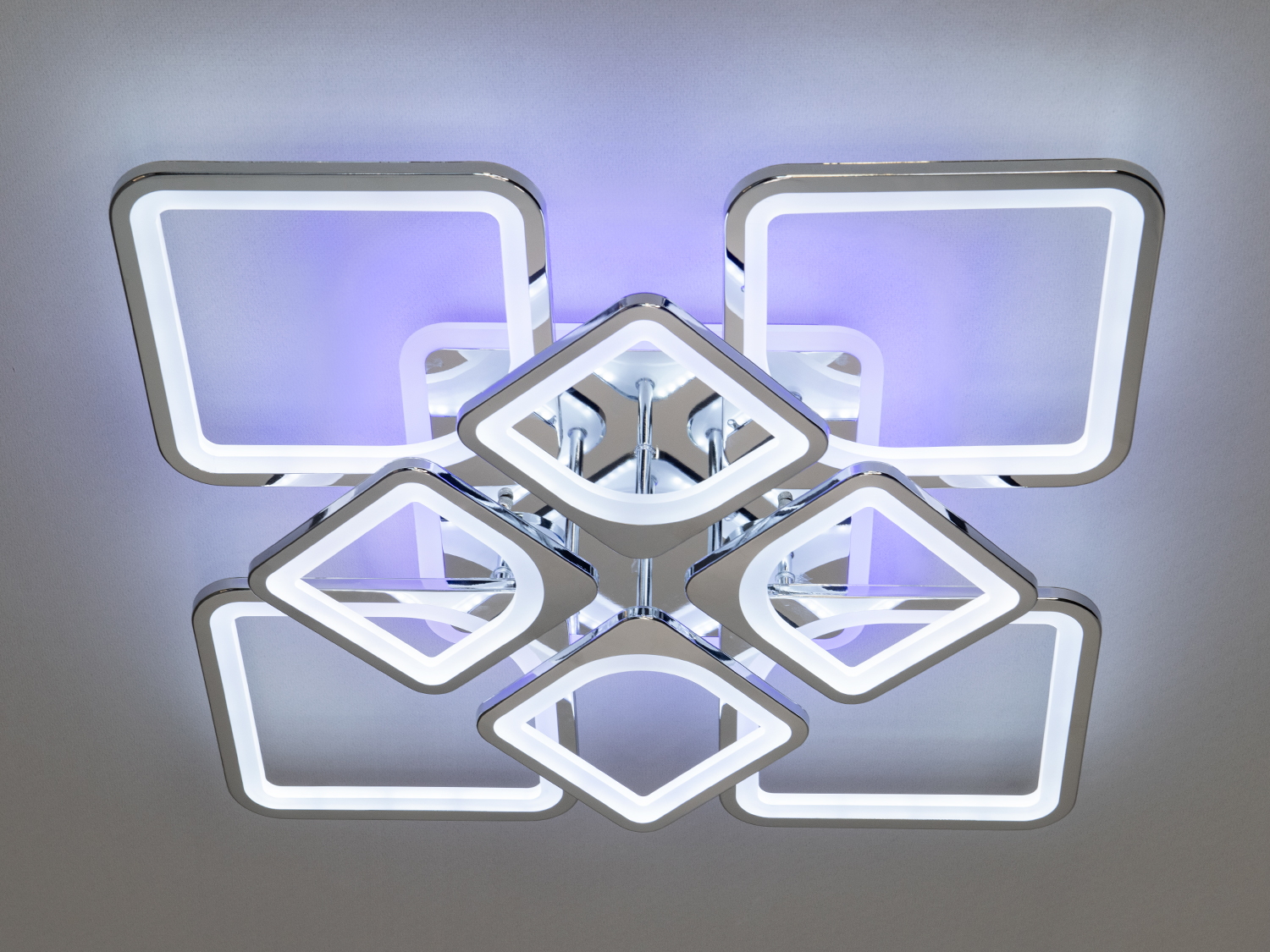 Стильна LED люстра для залу з підсвічуванням, димером, з пультом підходить на площу приміщення приблизно 22кв. м. Застосовується для зали, вітальні, кухні, спальні, їдальні, дитячої, так як немає елементів, що бються.