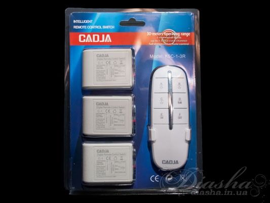 Кількість кіл навантаження: 3Таймер: такМаксимальна потужність навантаження: 3х1000 ВтРозмір контролера: 54Х40Х22мм.
&nbsp;&nbsp;&nbsp;Пульт дистанційного керування (ПДУ) дозволяє включати і вимикати світло, а також вибирати необхідну кількість включених ламп з будь-якої точки кімнати, і навіть не перебуваючи в ній. Після установки такого пульта до вашої люстрі вам більше немає необхідності вимикати світло а потім у темряві пробиратися від вимикача до ліжка, ви можете здивувати ваших гостей погасивши або включивши освітленні не встаючи з крісла. Почався захоплюючий фільм, вам хочеться приглушити світло і лінь вставати - немає проблем - всього одне натискання клавіші на пульті і освітлення підкориться Вам.&nbsp;&nbsp;&nbsp;Також незаперечною перевагою пульта є відсутність необхідності прокладати проводку до вимикача. Наприклад, якщо ви вирішили встановити люстру з двома-трьома і більше режимами, а існуюча проводка розрахована всього лише на одинарний вимикач. І для підключення не обійтися виключно заміною вимикача, адже треба і поміняти дроти від вимикача до люстри. А це в свою чергу веде до штробленню стін, псуванні шпалер, величезним тимчасовим і матеріальним витратам. При використанні пультового управління все, що доведеться зробити при установці - підключити блок управління до люстри (встановлюється безпосередньо в корпус люстри) і закріпити на стіні підставку для пульта.&nbsp;&nbsp;&nbsp;Пульт розрахований на підключення люстри загальною потужністю до 3000Вт, може бути підключений як до галогеновим люстрам, так і до класичних з лампами розжарювання або економки. Розмір блоку управління настільки невеликий, що дозволяє встановлювати його практично на будь-яку люстру. Навіть за відсутності у люстри стельової коробки блок можна закріпити на рамі люстри.
&nbsp;&nbsp;&nbsp;Окремі блоки дозволяють підключити дистанційне керування відразу до декількох пристроїв, наприклад люстрі, бра і групі точкових світильників.