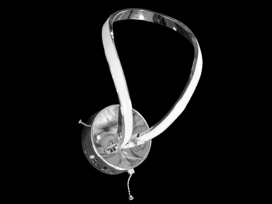 Елегантне приліжкове&nbsp;світлодіодне бра в спальню використовується для читання та освітлення. Застосовується для спальні, зали, вітальні, коридору.
За допомогою вимикача можна змінювати колірну температуру світильника: теплий 3200&deg;К, нейтральний 4100&deg;К, холодний 6000&deg;К. Колірна температура перемикається простим вимкненням-включенням світильника, як з настінного вимикача, так і шнурком на самому бра.
Завдяки сучасним світлодіодним технологіям, бра економічно споживає енергію, знижуючи витрати на електроенергію та впливаючи на екологічну стійкість домогосподарства.
Кріпиться до стін будь-якого типу універсальним кріпленням на монтажну планку.