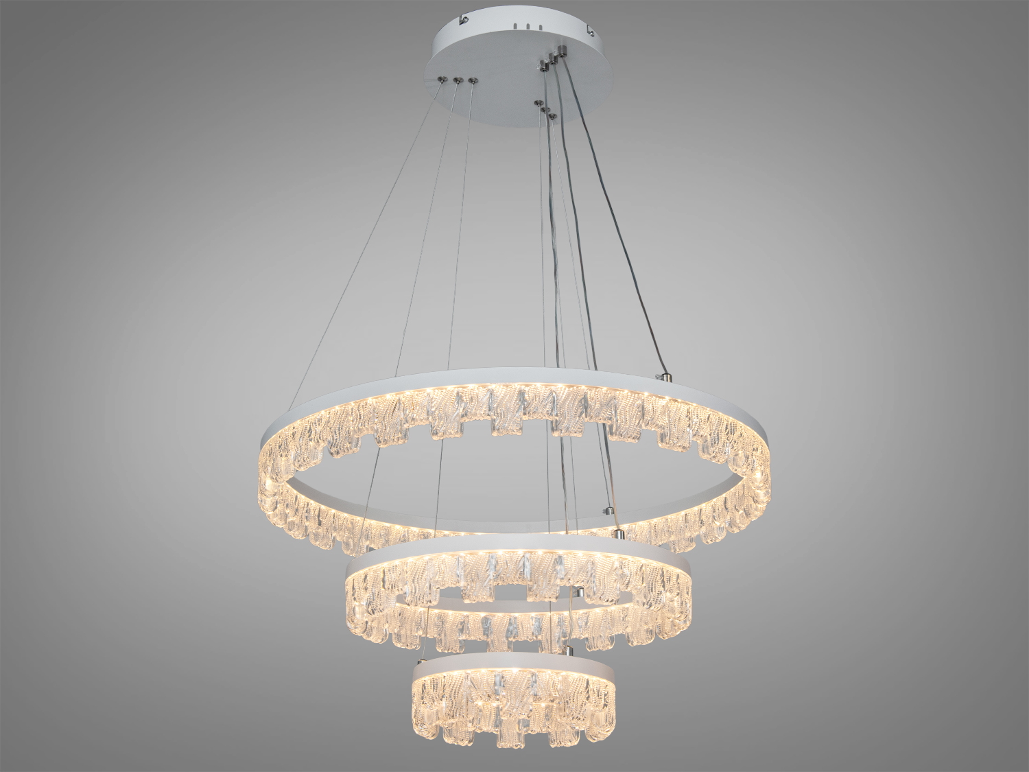 Світлодіодна люстра Diasha з трьома кільцями 105 Вт у білому корпусі для кімнат до 18 м². Яскраве рівномірне світло та сучасний дизайн.