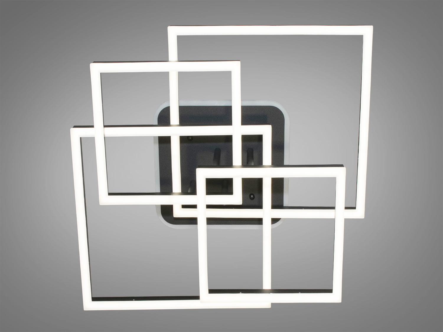 LED-люстра в сучасному стилі з диммером, з LED підсвічуванням, з пультом підходить на площу приміщення приблизно 19кв.м. Застосовується для невеликого залу, вітальні, кухні, спальні, їдальні, дитячої, оскільки відсутні елементи, що б'ються. Люстра світить яскраво, але не сліпить за рахунок матеріалу акрилу, до того ж цей матеріал дуже міцний його важко пошкодити.
Світлодіодна люстра має кілька режимів: холодний 6000К, нейтральний 4100К, теплий 3200К, кольорове підсвічування, суміщений режим &ndash; будь-яке основне світло плюс будь-який колір світлодіодного підсвічування. Регулювання яскравості люстри від 5 до 100% відбувається за допомогою пульта дистанційного керування, що входить до комплекту.
Універсальне кріплення на монтажну планку підходить для підвісних, натяжних та звичайних стель.