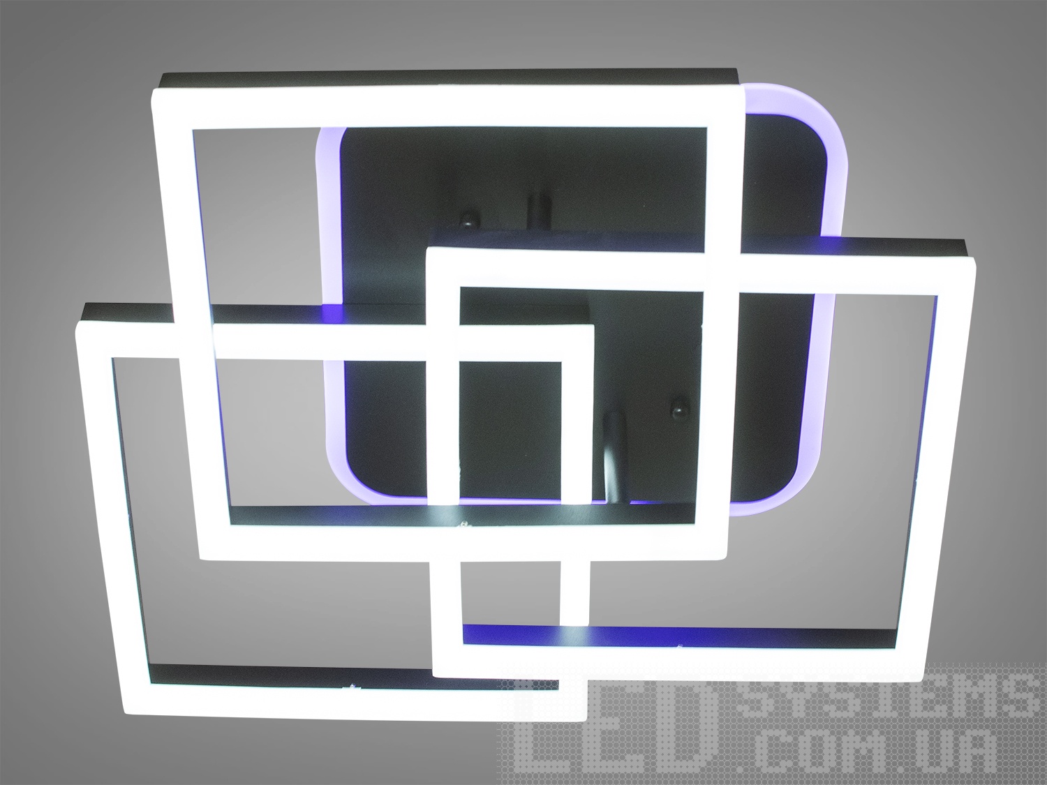 Акрилова світлодіодна люстра чорного кольору із квадратами підходить на площу приміщення приблизно 14 кв. м.&nbsp;Світлодіодна люстра має кілька режимів: холодний 6400К, нейтральний 4500К, теплий 2700К, включення-вимикання, підсвічування.&nbsp;Люстра має електронний димер, що дозволяє регулювати яскравість люстри від 5% до 100% за допомогою пульта, що входить до комплекту.&nbsp;Люстра світить яскраво, але не сліпить за рахунок матеріалу акрилу, до того ж цей матеріал дуже міцний його важко пошкодити.&nbsp;Підходить для зали, вітальні, дитячої, спальні. Ще однією незаперечною перевагою цієї світлодіодної люстри для дитячої кімнати є відсутність скляних елементів. Кріпиться до навісних, натяжних, звичайних стель.