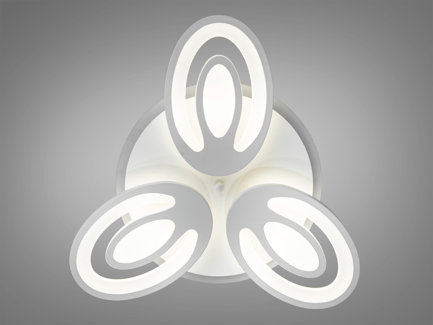 Невелика LED-люстра в дитячу кімнату з пультом, диммером, з LED підсвічуванням підходить на площу приміщення приблизно 35кв.м. Застосовується також для зали, вітальні, кухні, спальні, їдальні, дитячої, оскільки відсутні елементи, що б'ються. Люстра світить яскраво, але не сліпить за рахунок матеріалу акрилу, до того ж цей матеріал дуже міцний його важко пошкодити.
Світлодіодна люстра має кілька режимів: холодний 6000К, нейтральний 4100К, теплий 3200К, кольорове підсвічування, суміщений режим &ndash; будь-яке основне світло плюс будь-який колір світлодіодного підсвічування. Регулювання яскравості люстри від 5 до 100% відбувається за допомогою пульта дистанційного керування, що входить до комплекту.
Універсальне кріплення на монтажну планку підходить для підвісних, натяжних та звичайних стель.