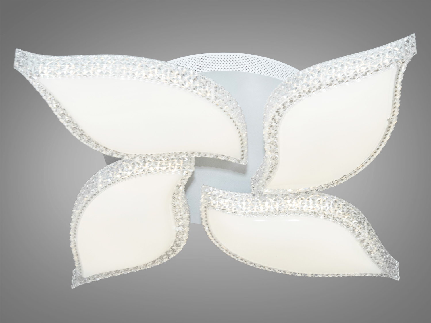 Нарядна невелика LED люстра в коридор з диммером, з пультом підходить на площу приміщення приблизно 6кв.м.
Світлодіодна люстра має кілька режимів: холодний 6000К, нейтральний 4100К, теплий 3200К. Регулювання яскравості люстри від 5 до 100% відбувається за допомогою пульта дистанційного керування, що входить до комплекту. Кожне включення вимикання по черзі переводить люстру за такими режимами: холодне світло, тепле світло, нейтральне світло.
Люстра світить яскраво, але не сліпить за рахунок матеріалу &ndash; акрилу, до того ж цей матеріал дуже міцний &ndash; його важко зашкодити. Застосовується для зали, вітальні, кухні, спальні, їдальні, дитячої, тому що відсутні елементи, що б'ються. Кріпиться до підвісних, натяжних, звичайних стель.