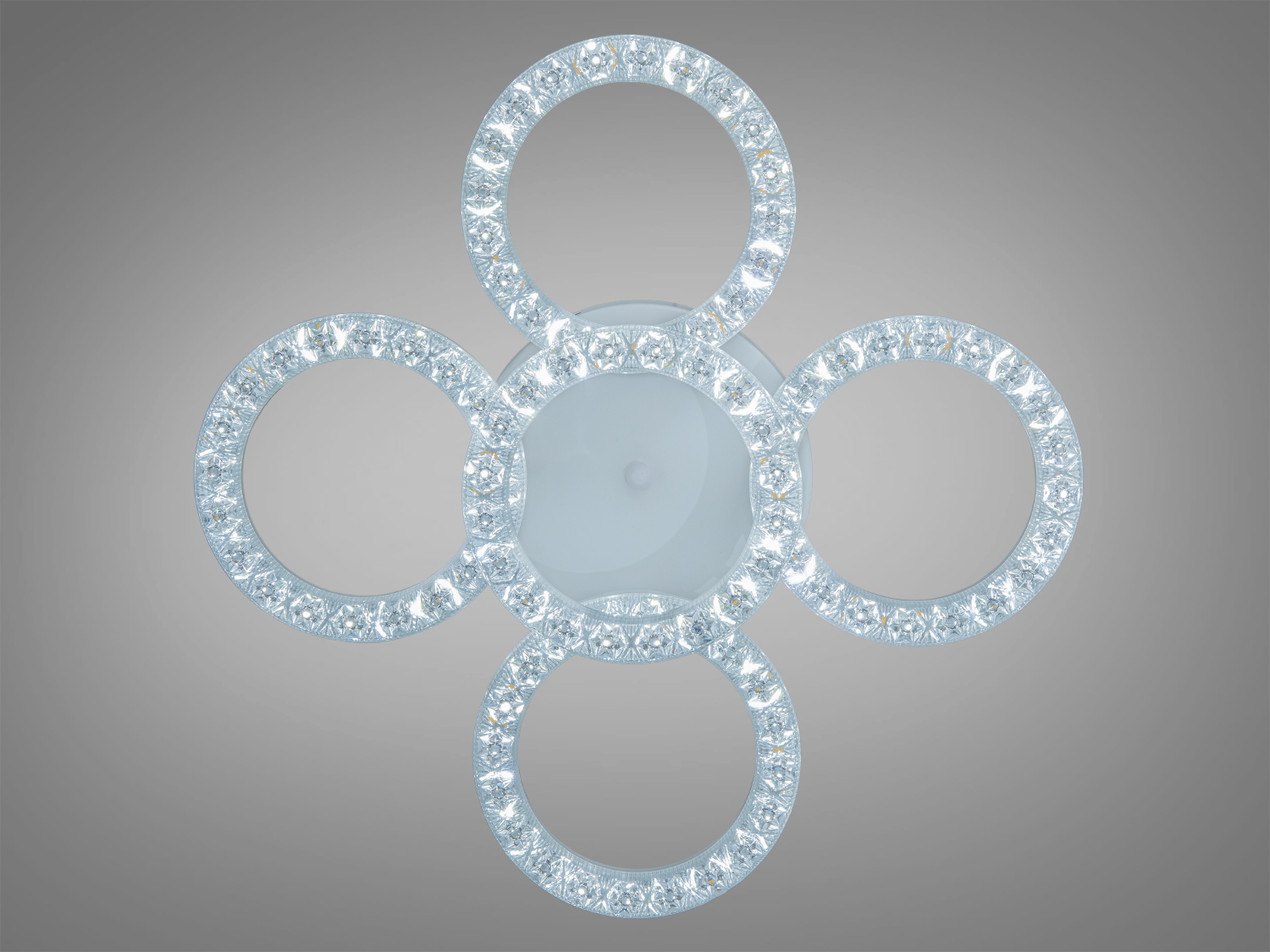 Потолкова світлодіодна люстра Diasha з п′ятьма кришталевими кільцями у білому кольорі для сучасного освітлення просторих приміщень.