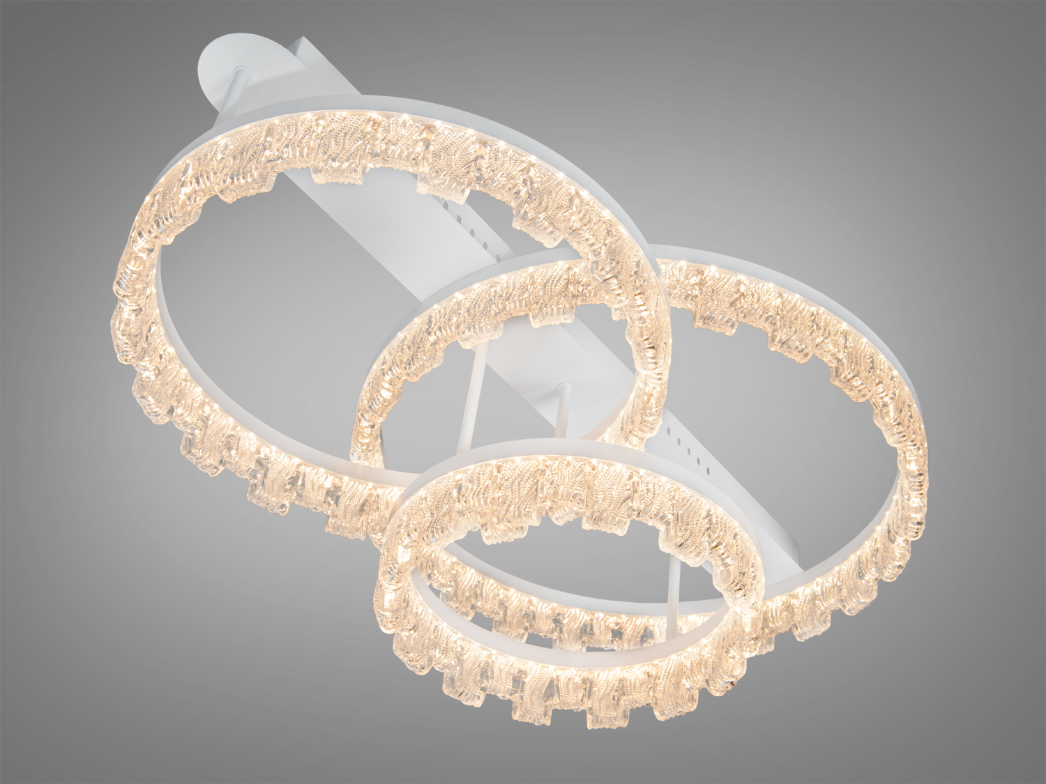 Потолочна світлодіодна люстра MX7805 75 Вт з трьома акриловими кільцями забезпечує м′яке рівномірне світло для середніх кімнат.