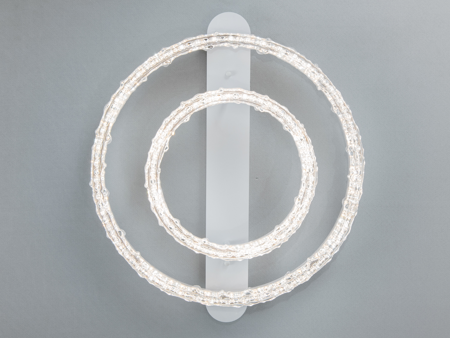 Сучасний світлодіодний стельовий світильник MX78203-500+300WH-BP-LS в білому кольорі з двома кільцями. Ідеальне рішення для ефективного освітлення.