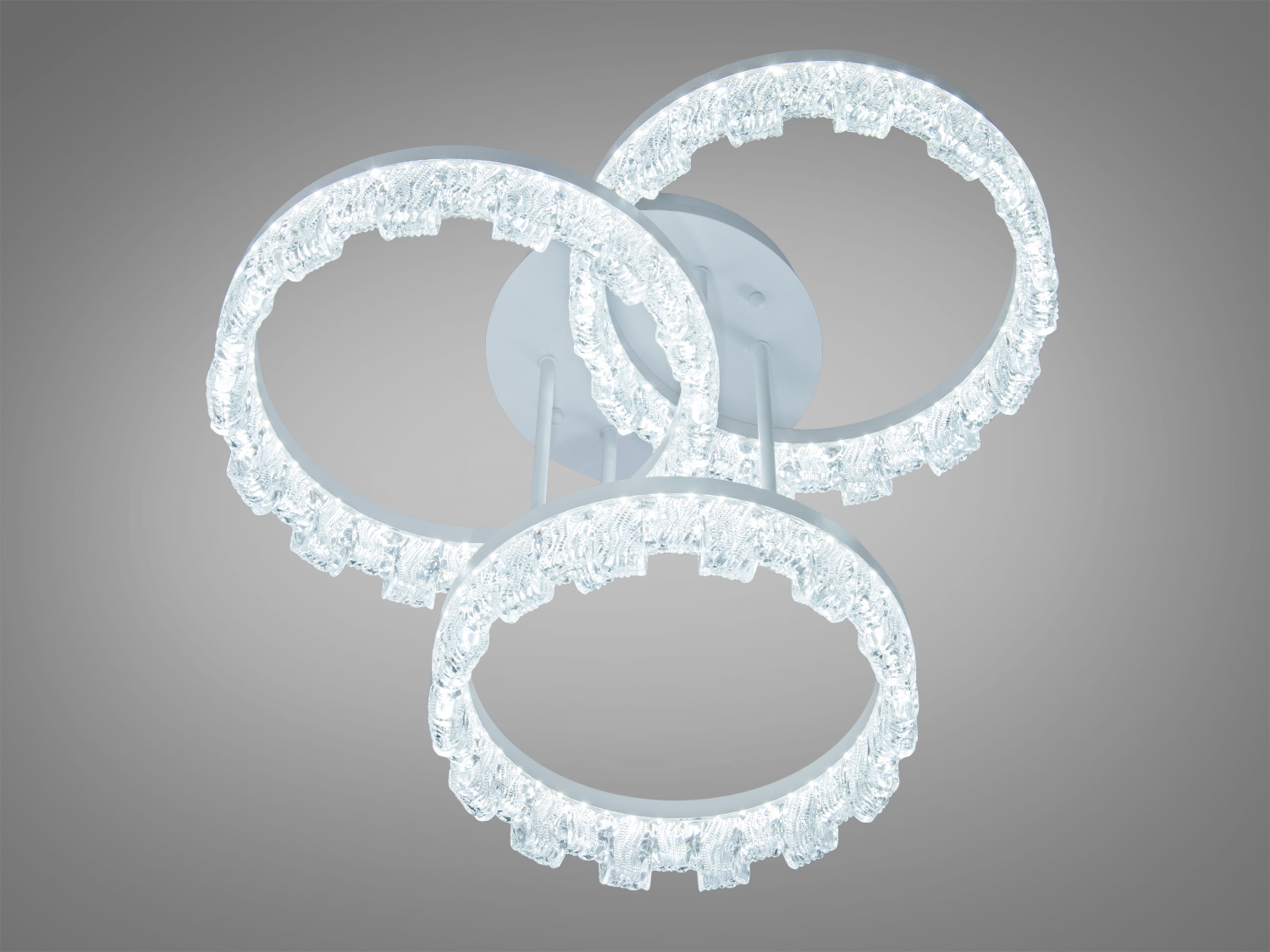 Потолочна люстра з трьома кільцями у білому кольорі з прозорого акрилу, холодне біле LED світло для сучасних інтер′єрів.