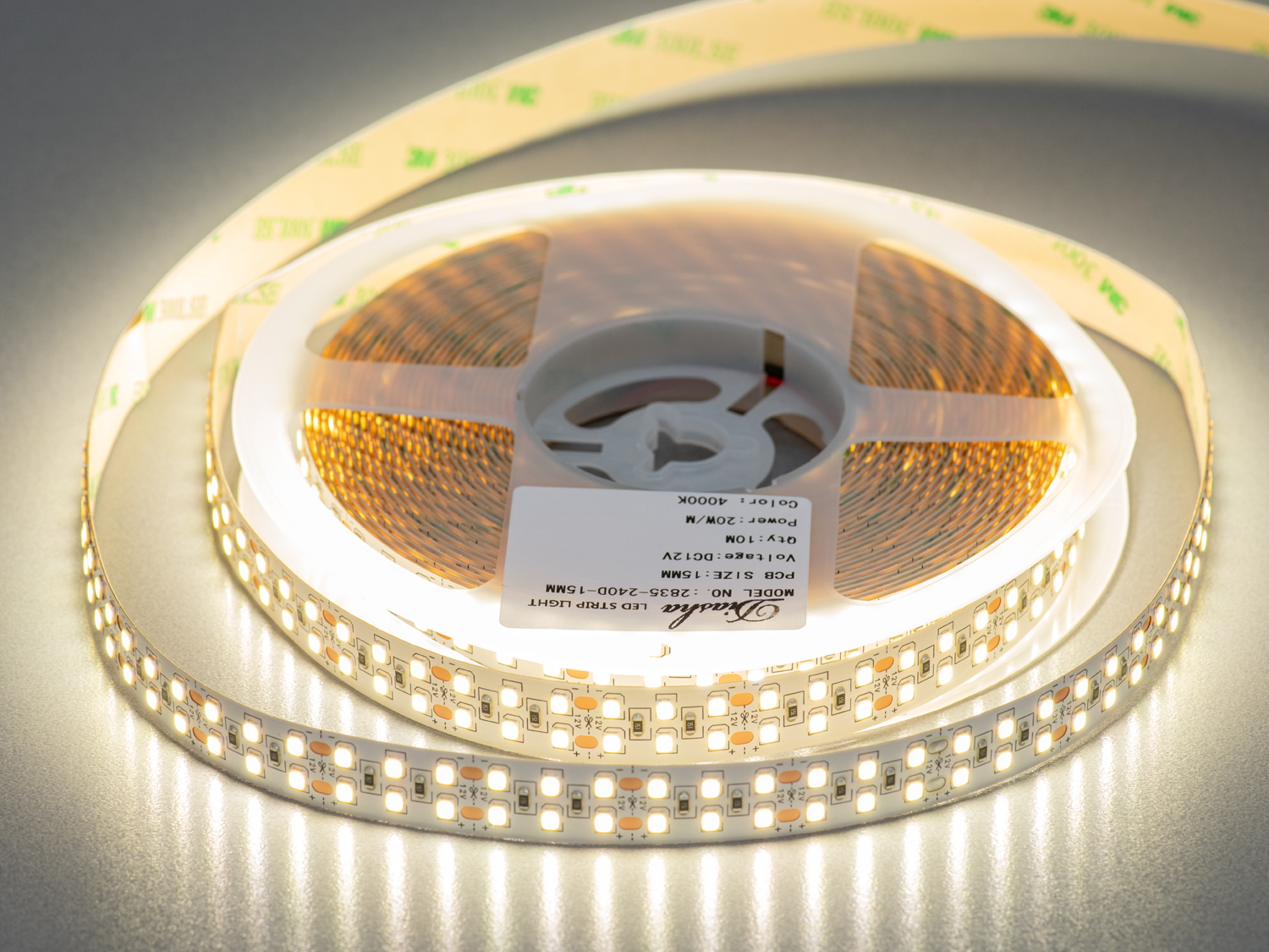 LED стрічка 12В, 240 діодів на метр, 15мм, нейтральний. Це вибір тих, хто прагне надійного, яскравого та функціонального освітлення без компромісів.