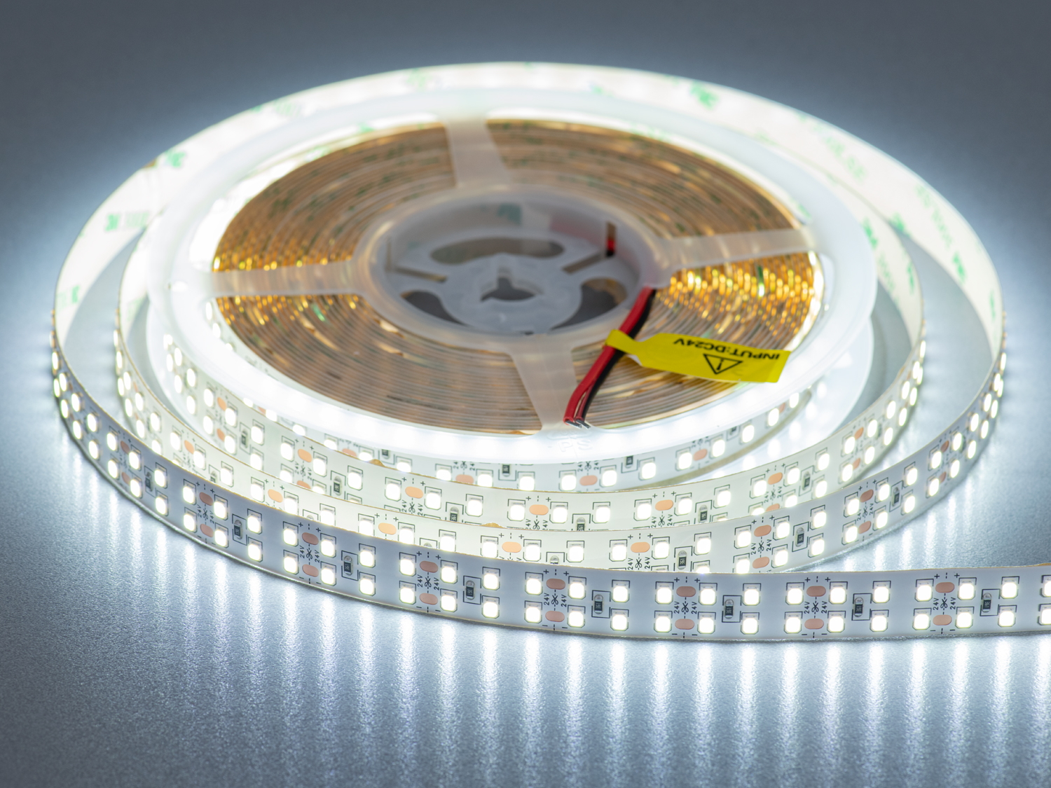 LED стрічка 24в, 240 діодів на метр, 15мм, холодний. Це вибір професіоналів, які цінують максимальну яскравість, стабільну роботу, точне світло та сучасний дизайн.