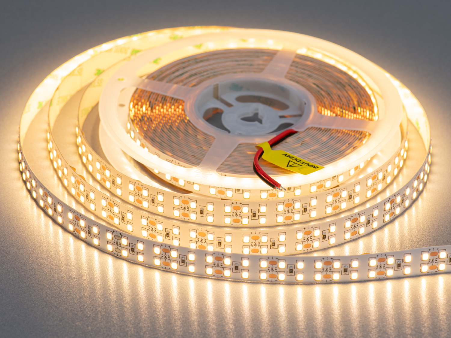 LED стрічка 24В, 240 діодів на метр, 15мм, теплий. Надійна, яскрава, естетична — ця світлодіодна стрічка стане невідємною частиною вашого стильного і комфортного простору.