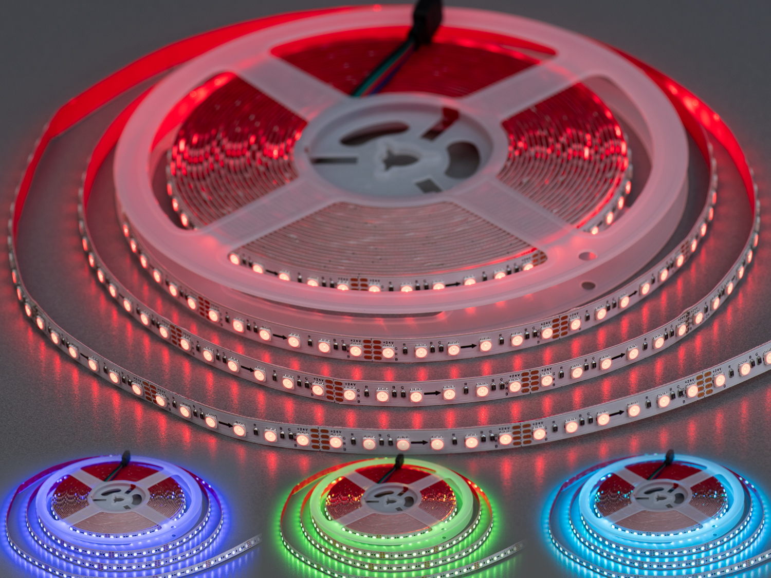 LED стрічка 24В, 108 діодів на метр, 8мм, RGB. Оберіть цю лед стрічку, технологічне рішення, що поєднує в собі гнучкість, яскравість, ефектність та точність кольорової передачі. 