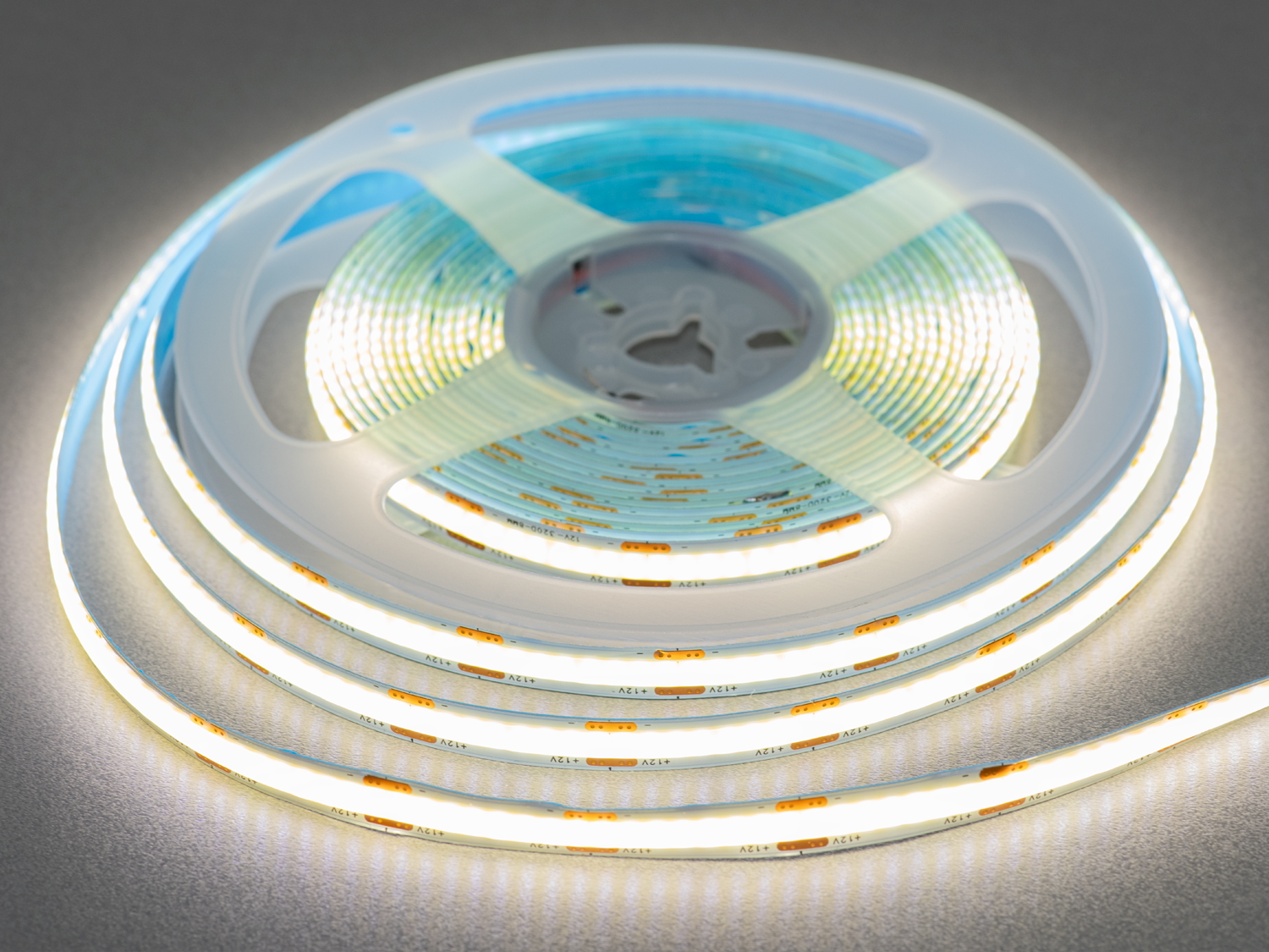 COB LED стрічка 12В, 320 діодів на метр, 8мм, нейтральний. Придбайте COB Led стрічку, з якою інтерєр набуває нових форм, фактур і глибини.