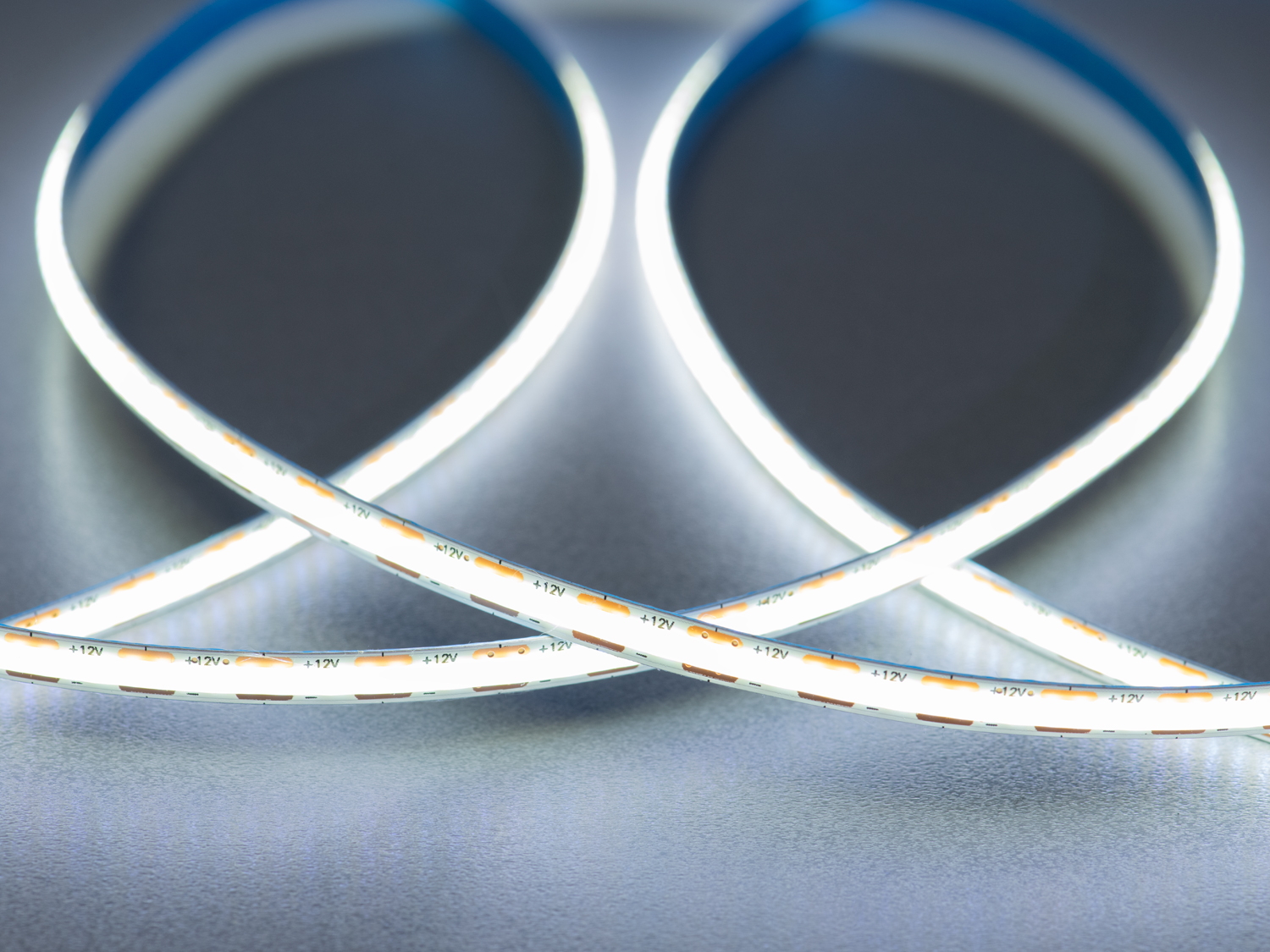 COB LED стрічка 12В, 400 діодів на метр, 5мм, холодний. Це ідеальне рішення для точного, чіткого й рівномірного освітлення сучасних інтерєрів та функціональних зон.