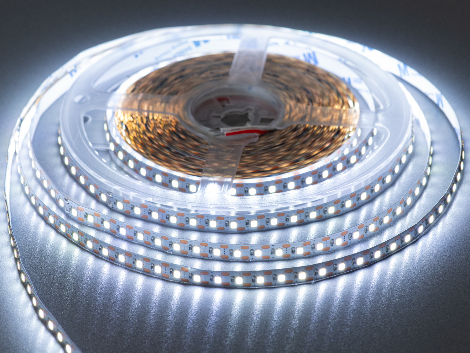 LED стрічка 12В, 120 діодів на метр, 8мм, холодний. Придбайте дыодну стрічку, яка поєднує в собі ефективність, довговічність, легкість монтажу та широкий спектр застосування. 