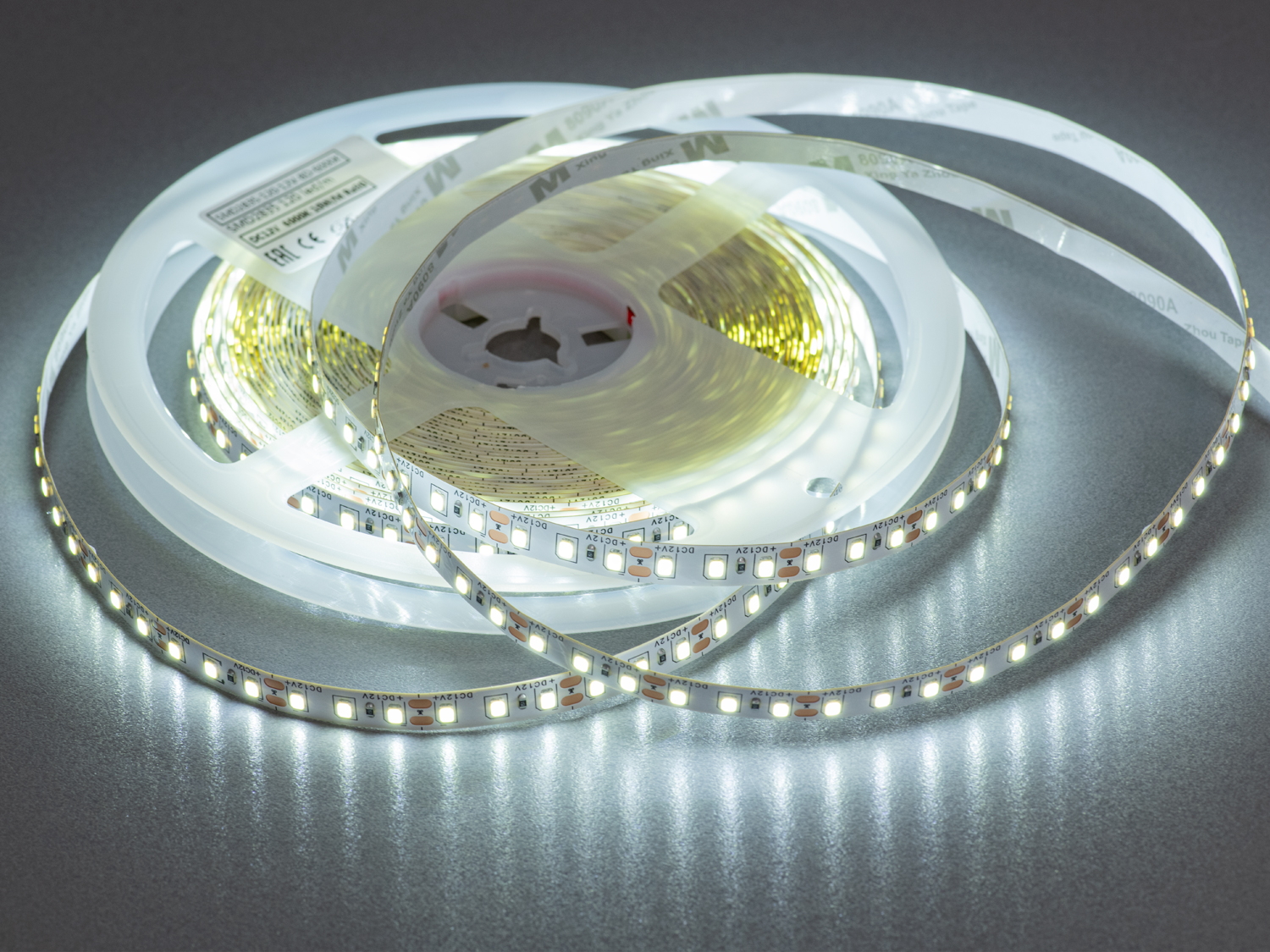 LED стрічка 12В, 120 діодів на метр, 8мм, холодний. Вона створена для тих, хто цінує функціональність, точність світла та витончену простоту монтажу.