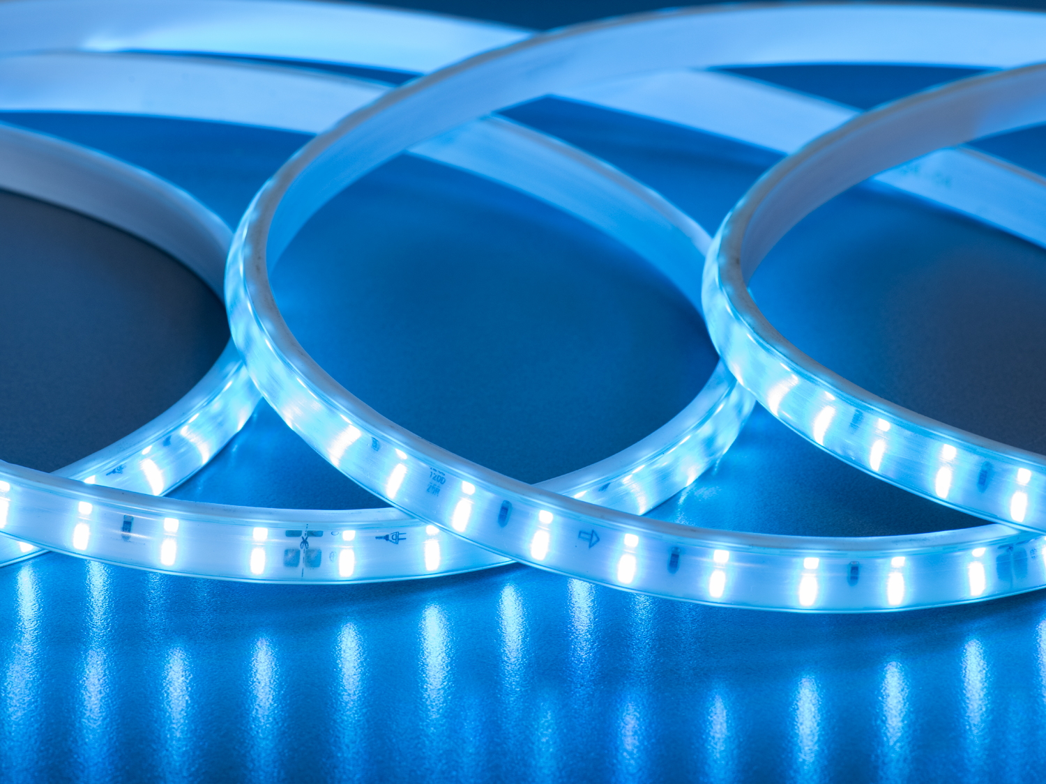 LED стрічка 220в, 120 шт/м, герметична, 8мм, холодний. Придбайте led стрічку, надійне, яскраве та економічне рішення для зовнішнього, технічного та архітектурного освітлення.