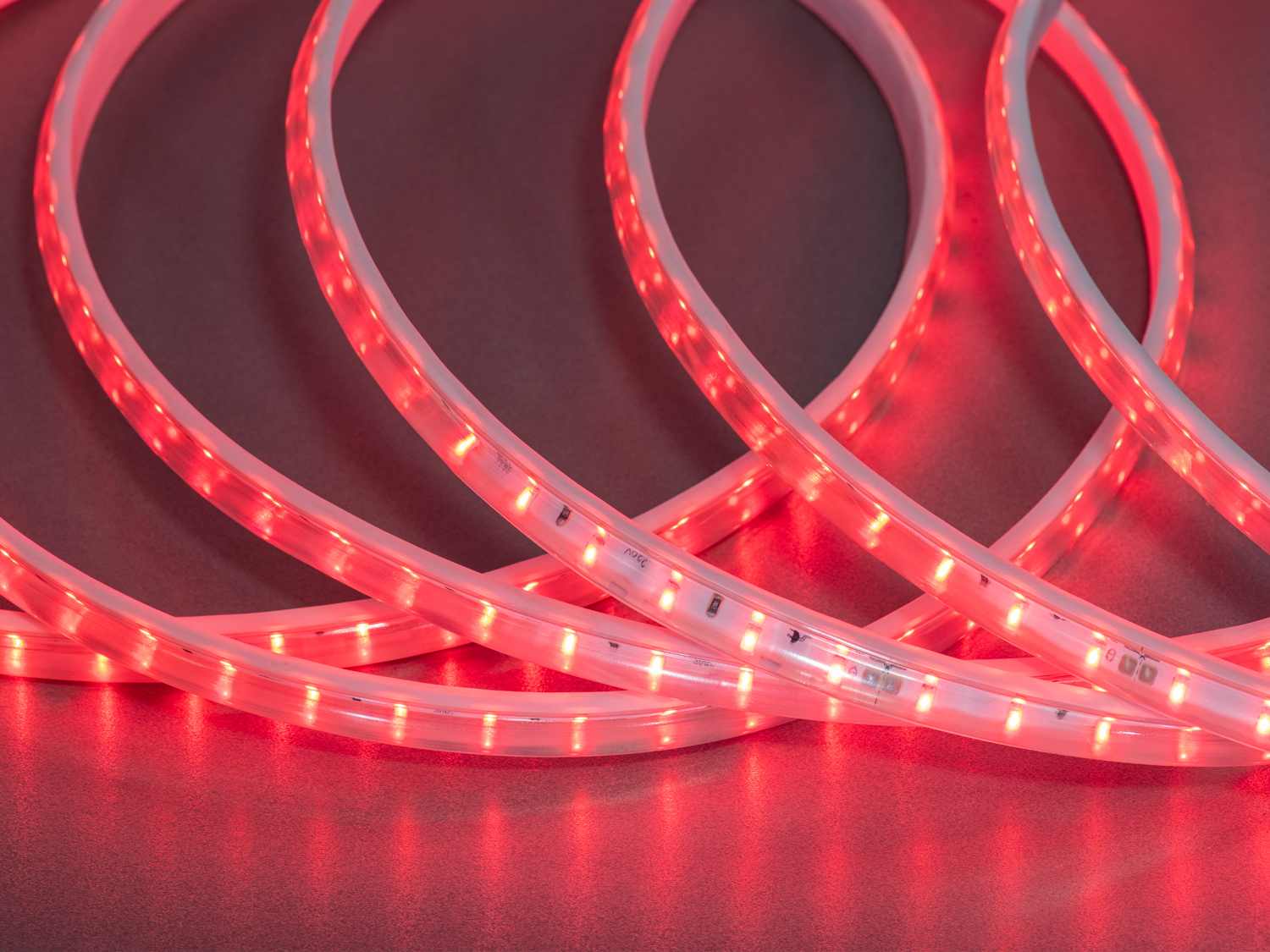 LED стрічка 220в, 120 шт/м, герметична, 8мм, холодний. Придбайте led стрічку, надійне, яскраве та економічне рішення для зовнішнього, технічного та архітектурного освітлення.