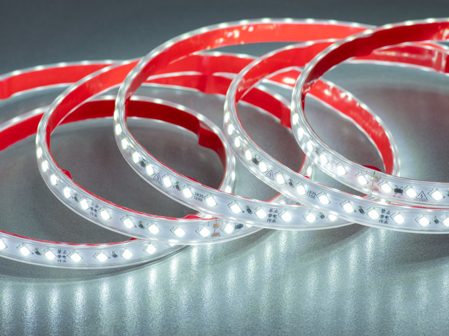 LED стрічка 220в, 120 шт/м, герметична, 8мм, холодний. Придбайте led стрічку, надійне, яскраве та економічне рішення для зовнішнього, технічного та архітектурного освітлення.