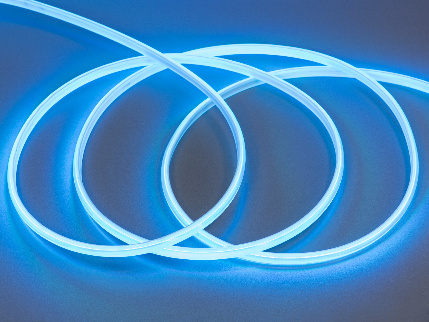 COB LED стрічка 220в, 288 шт/м, герметична, 10мм, блакитний. Придбайте led стрічку, надійне, яскраве та економічне рішення для зовнішнього, технічного та архітектурного освітлення.