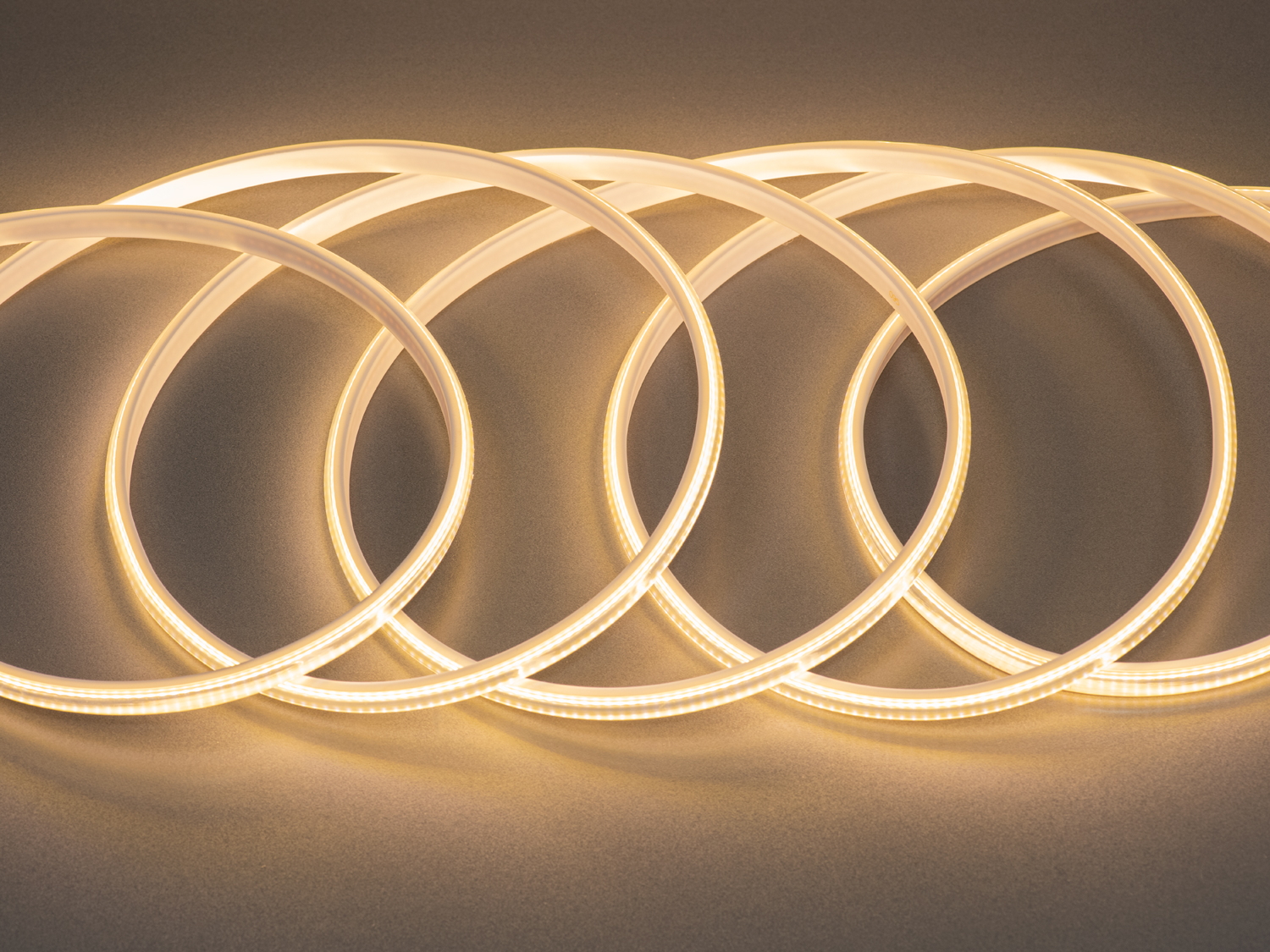 СОВ LED стрічка 220в, 288 шт/м, герметична, 10мм, теплий. Придбайте led стрічку, надійне, яскраве та економічне рішення для зовнішнього, технічного та архітектурного освітлення.