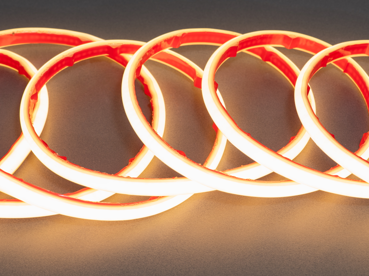 LED стрічка 220в, 120 шт/м, герметична, 8мм, холодний. Придбайте led стрічку, надійне, яскраве та економічне рішення для зовнішнього, технічного та архітектурного освітлення.