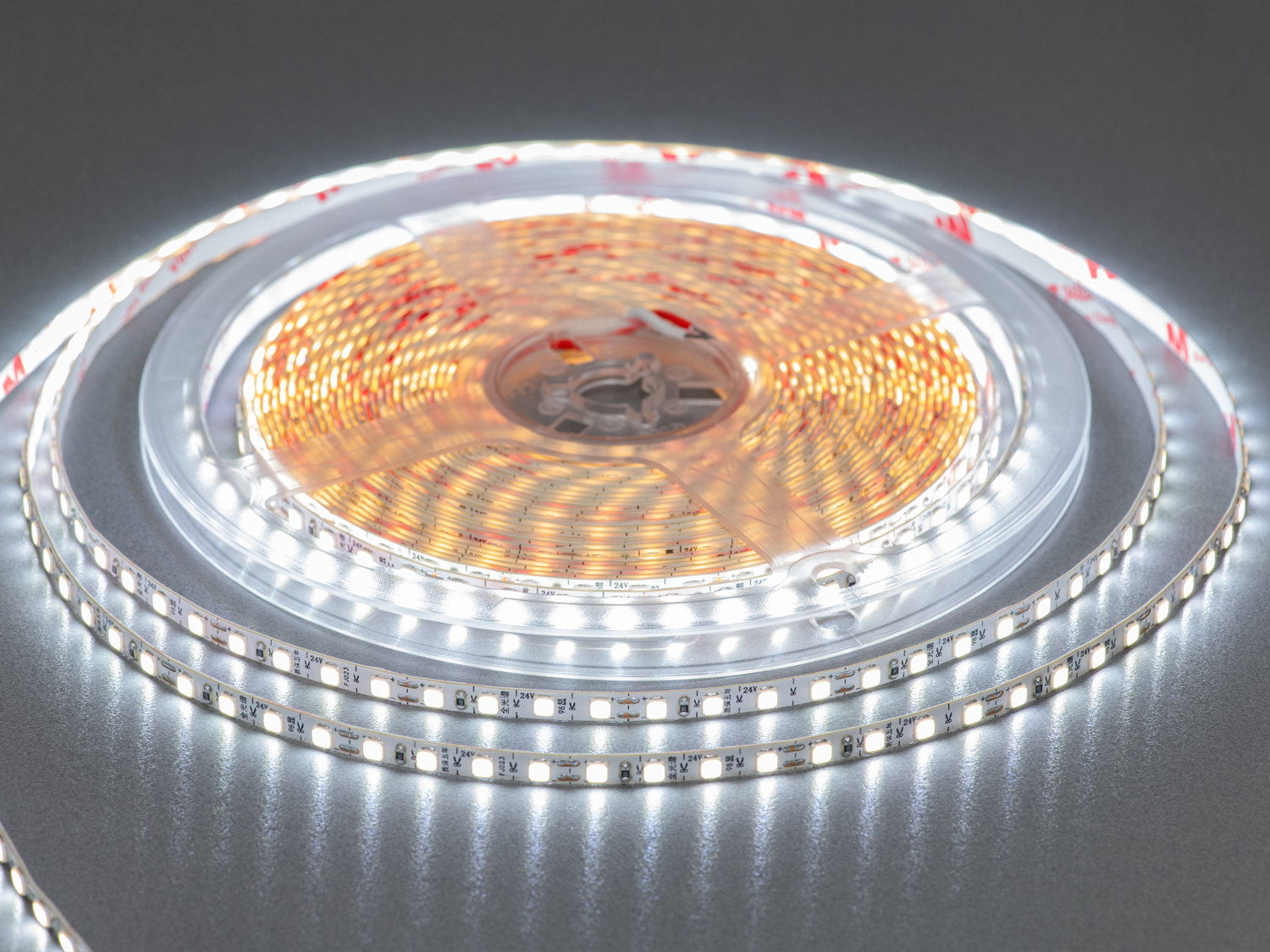 LED стрічка 24В, 120 діодів на метр, 5мм, холодний. Купіть led стрічку, яка поєднує в собі ефективність, довговічність, легкість монтажу та широкий спектр застосування. 