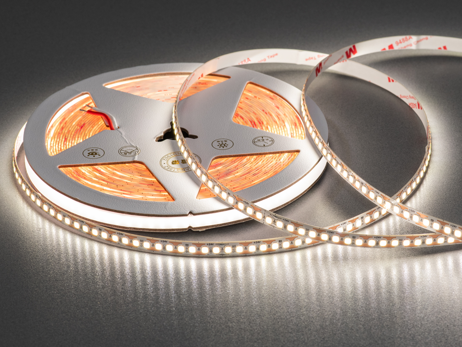 LED стрічка 24В, 180 діодів на метр, 8мм, нейтральний. Купити лед стрічку, це найкраще рішення для тих, хто шукає якісну світлодіодну стрічку для інтерєру.