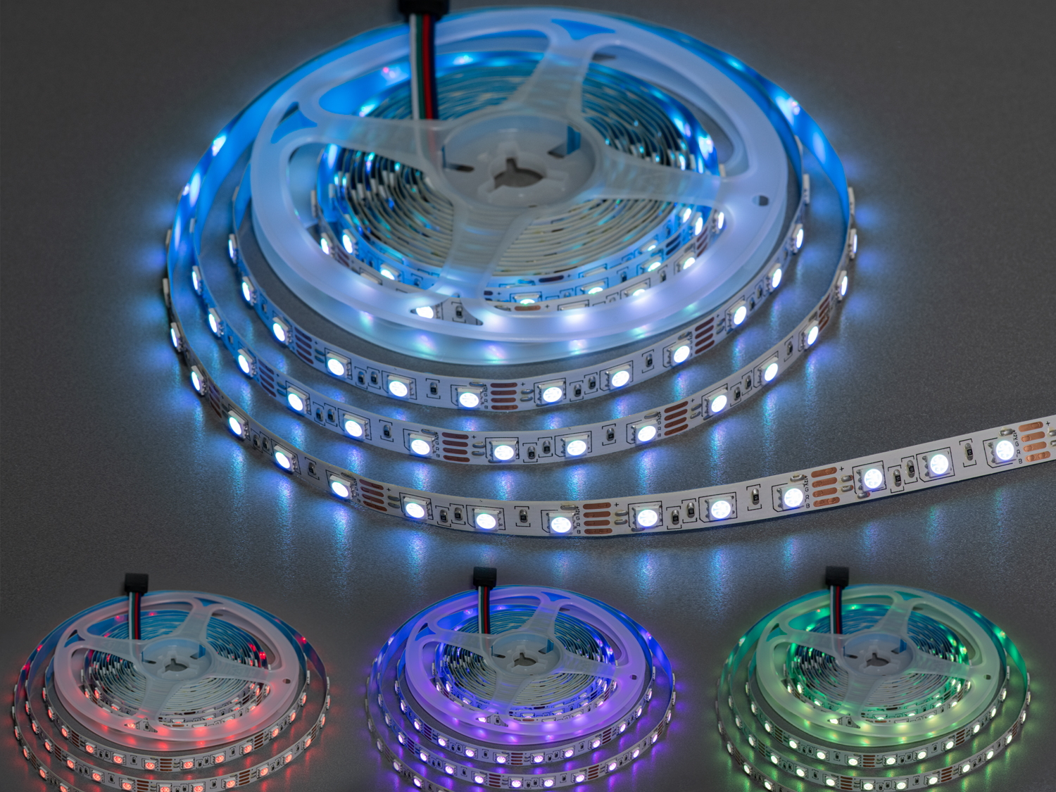 RGB LED стрічка 12В шириною 10 мм і щільністю 60 діодів/м. Кольорові сцени, димування, гнучкий монтаж, сумісність з контролерами 12V.