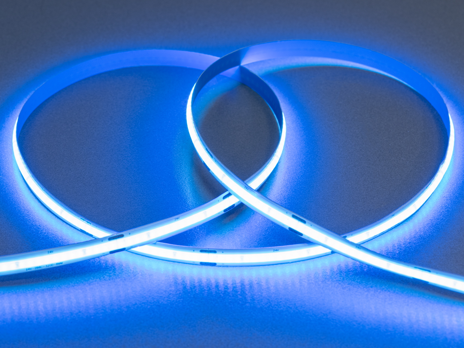 COB LED стрічка 24В, 320 діодів на метр, 8мм, блакитний. Придбайте світлодіодну СОВ стрічку блакитну, яка не просто освітлює простір, а створює настрій, атмосферу, стиль.