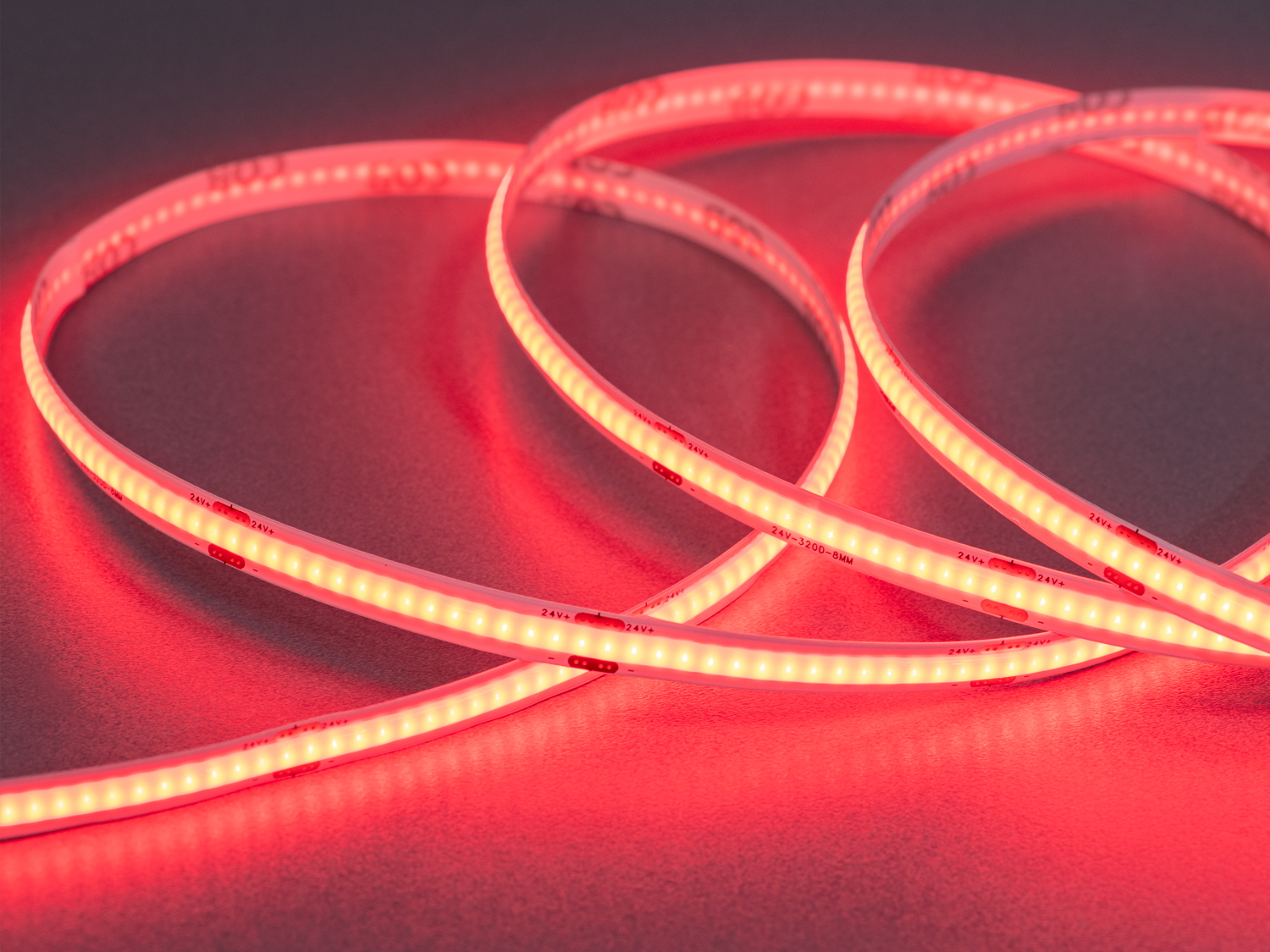 COB LED стрічка 24В, 320 діодів на метр, 8мм, червоний. Придбайте СОВ стрічку з червоним світлом, яке не просто підсвічує — воно заявляє про себе сміливо, впевнено й пристрасно.