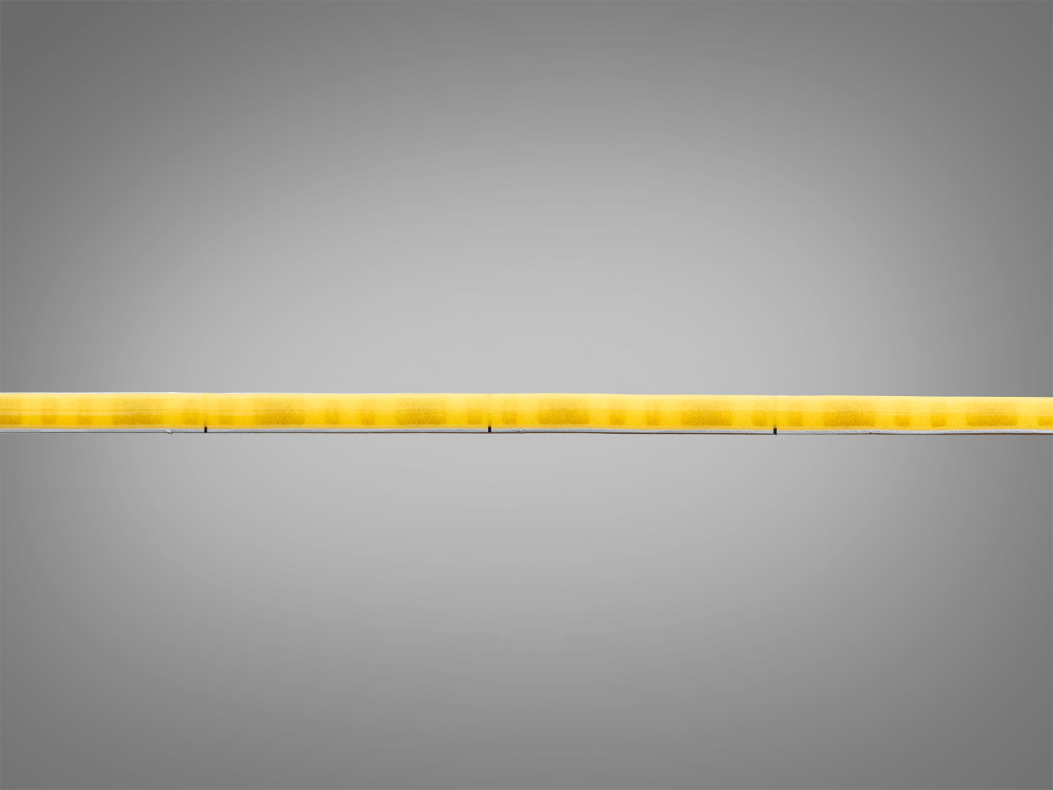 COB LED стрічка 24В, 3 мм, IP20, 12 Вт/м і 1200 лм/м, холодне світло. Різ 20 мм, самоклейка, 400 діодів/м. Рекомендовано профіль та блок 24 В з резервом 20–25%.