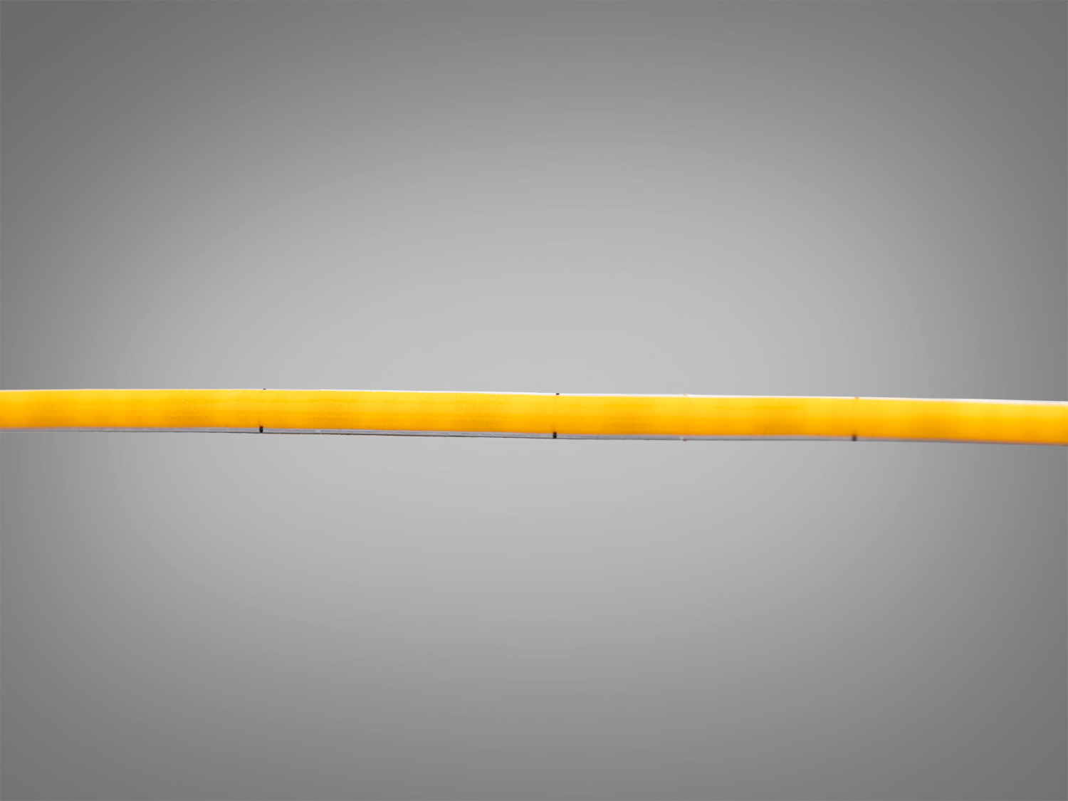 COB LED стрічка 24В, 3 мм, 12 Вт/м, до 1200 лм/м, IP20. Рівномірна тепла лінія світла без точок, крок різу 20 мм, самоклейка, сумісність з димерами 24В.