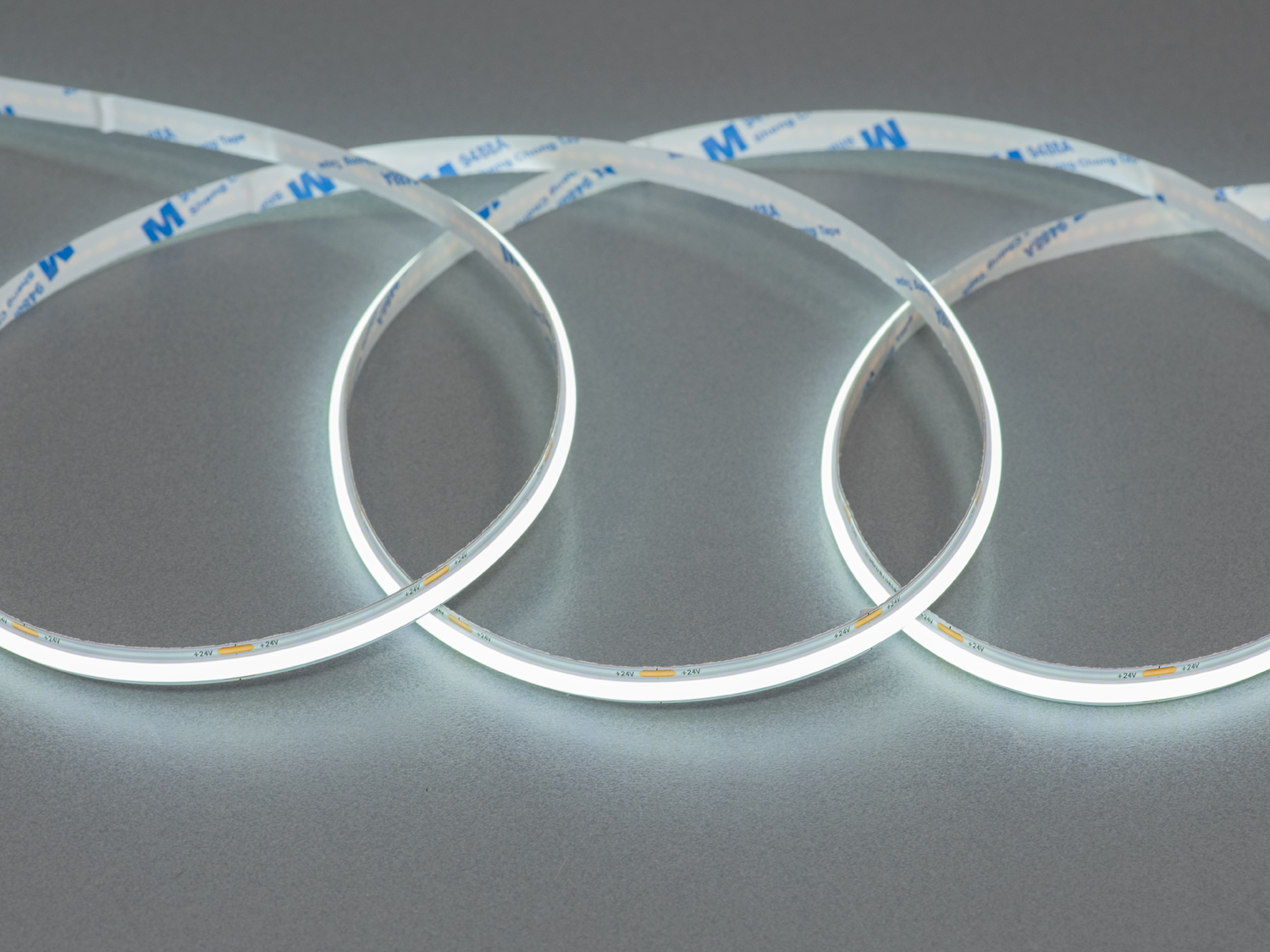 COB LED стрічка 24В, 480 діодів на метр, 8мм, холодний. Вибір цієї моделі – це крок у бік максимальної світлотехнічної досконалості, яка працює для вашого інтерєру, вашого бренду, вашого світла.