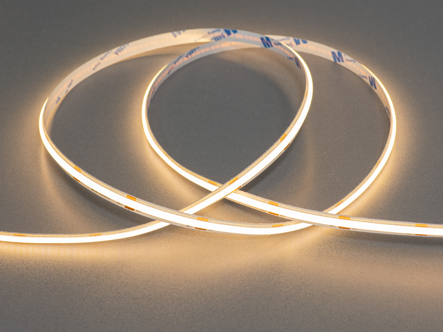 COB LED стрічка 24В, 480 діодів на метр, 8мм, теплий. Це більше, ніж просто світло – це інструмент для створення затишку, емоції, атмосфери і стилю.