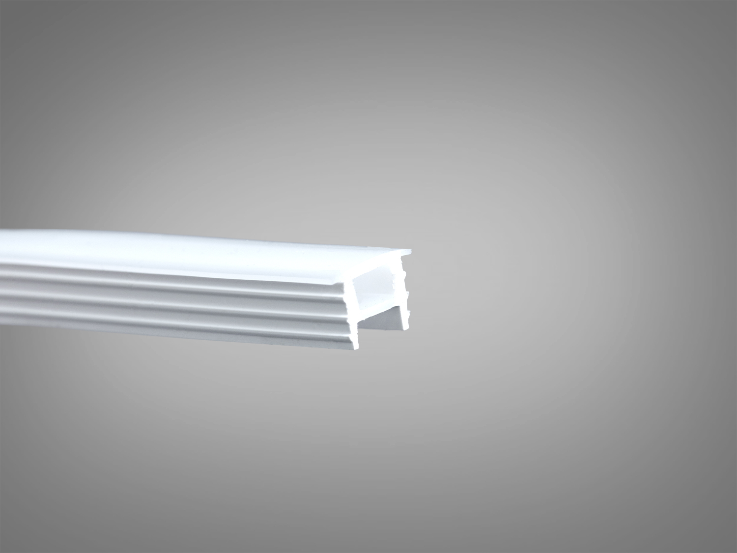 Гнучкий силіконовий профіль Diasha для врізного монтажу з IP67. Двокамерна конструкція з двома розсіювачами, сумісний зі стрічкою до 8 мм, для рівномірного світла без плям.