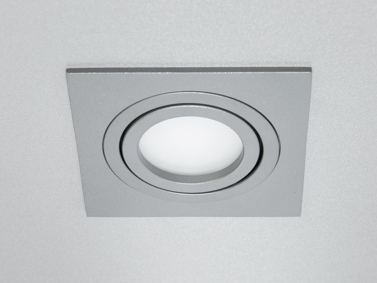 Лаконічний врізний точковий світильник, серія 