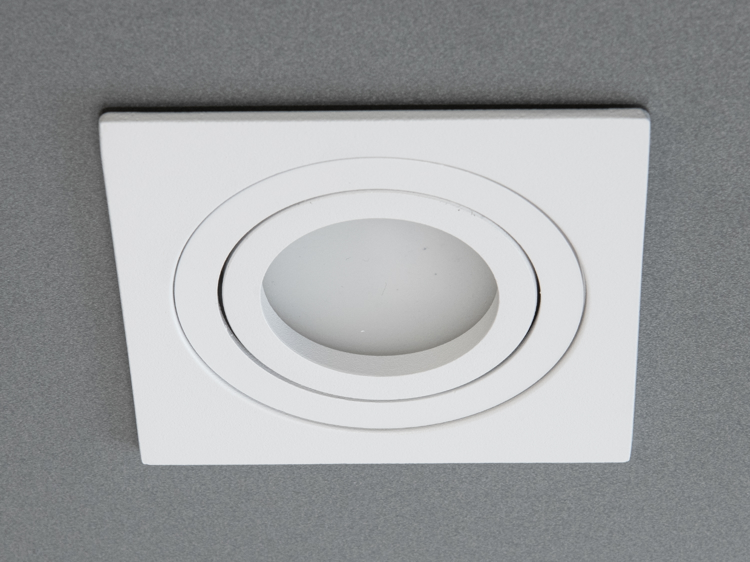 Квадратний врізний точковий світильник, серія 