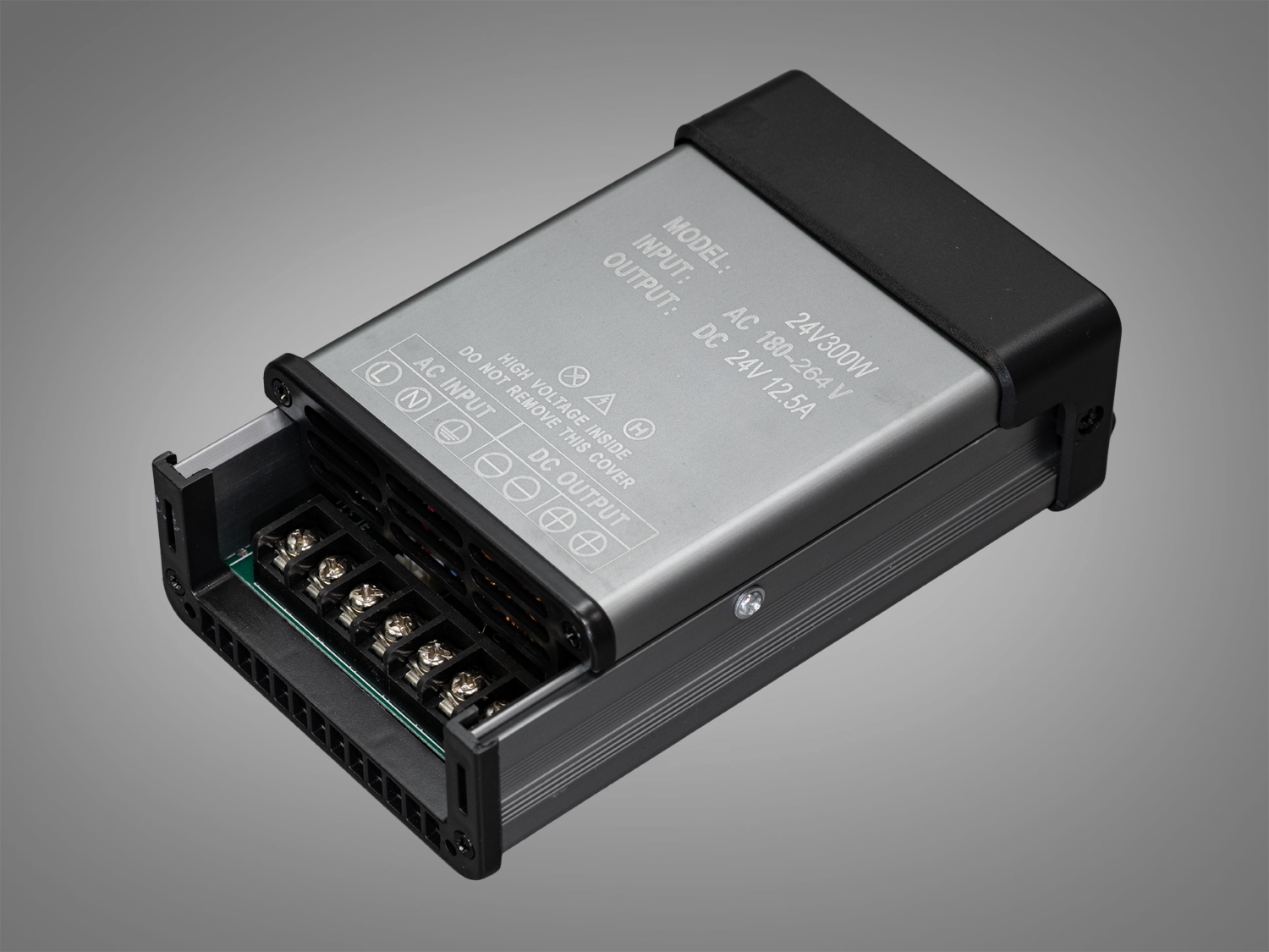 Блок живлення 24В, із захистом від дощу, 300Вт, 12.5А. Це надійний, потужний, стабільний перетворювач для LED стрічки, здатний ефективно працювати в умовах підвищеної вологості