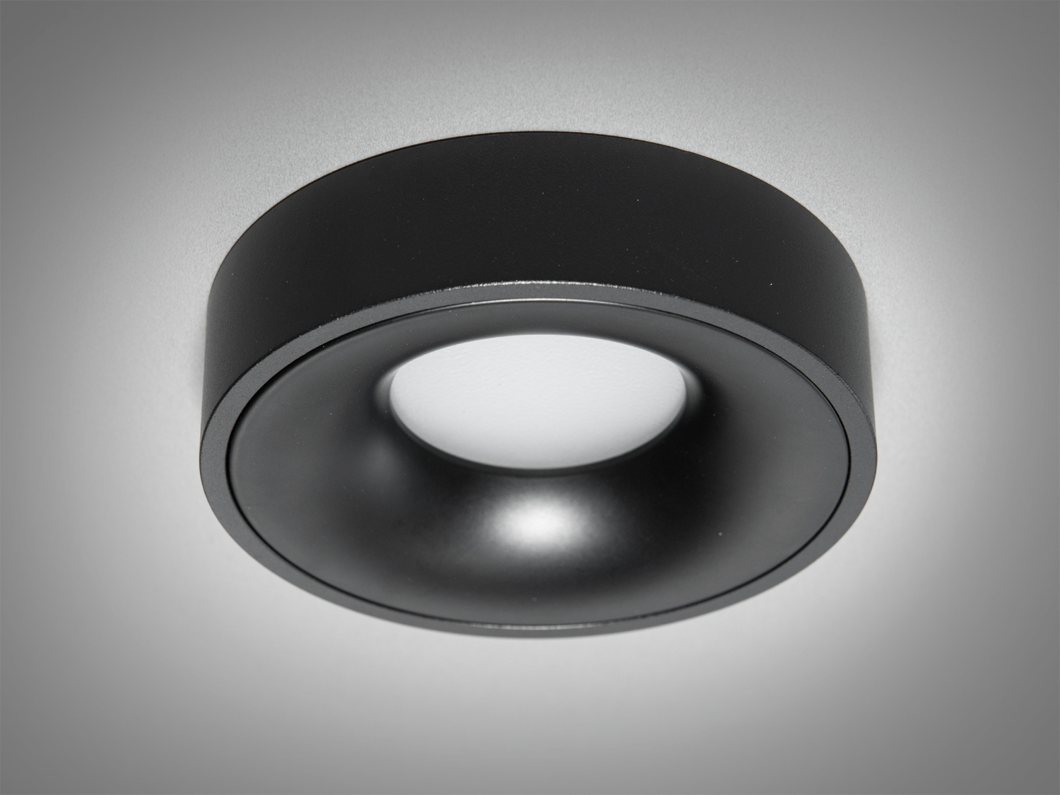 Граційний світильник врізний із серії 