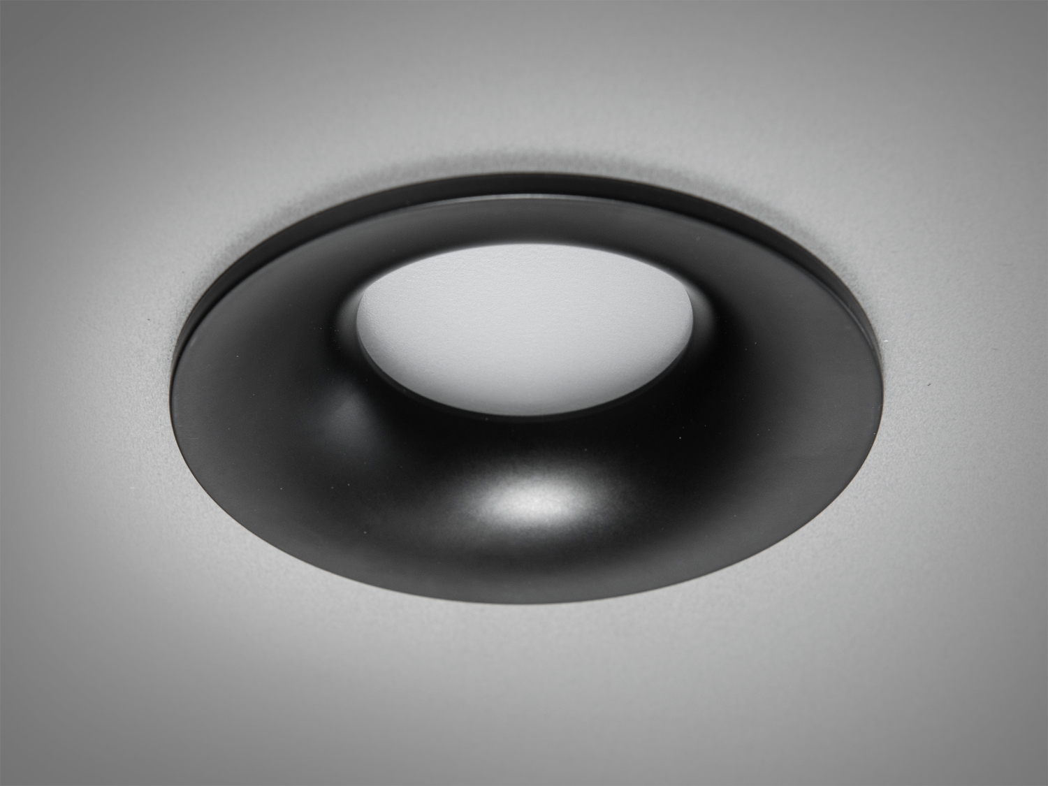 Якісний точковий світильник в стелю з лінії 