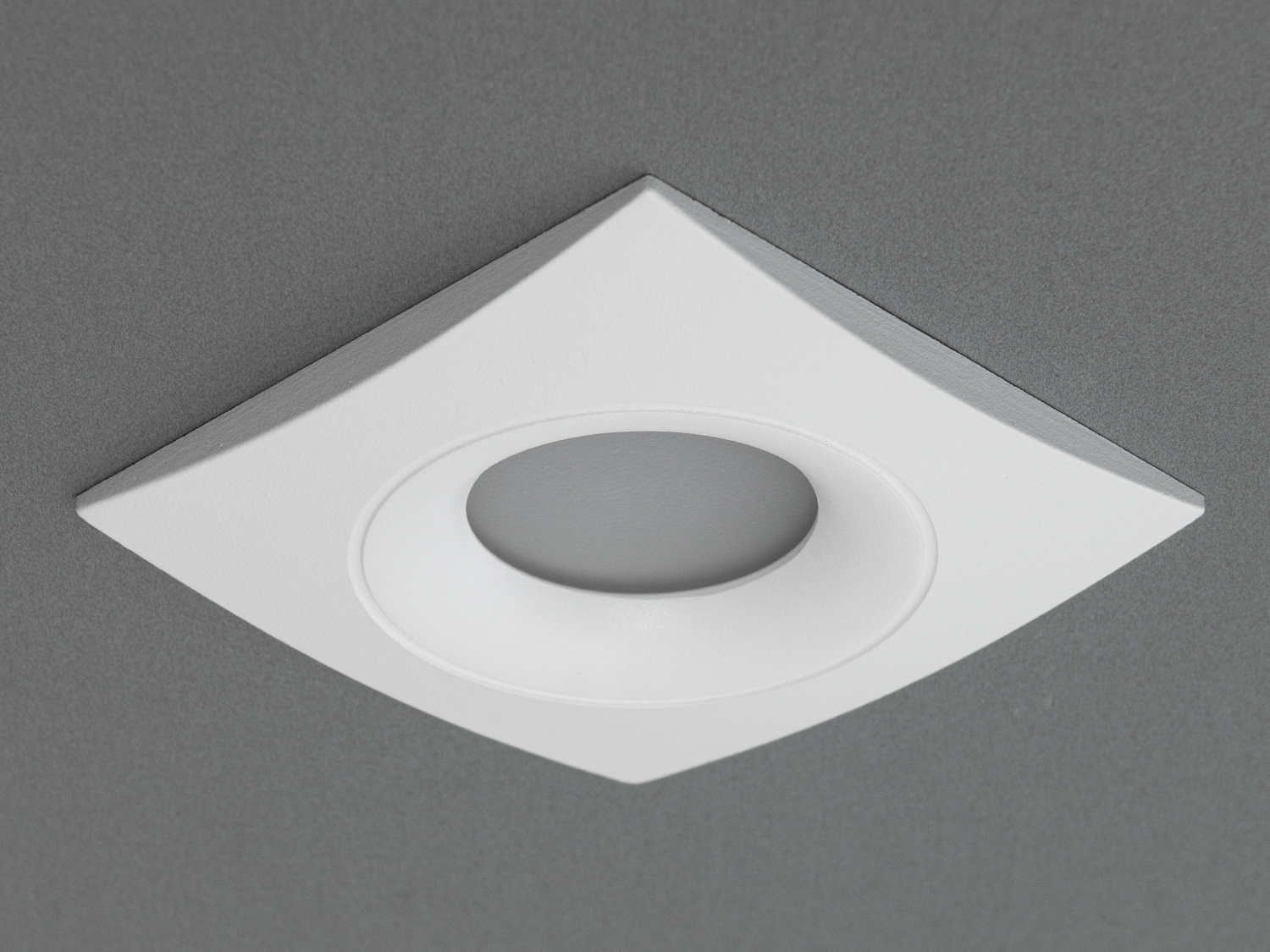 Універсальний врізний точковий світильник серія 