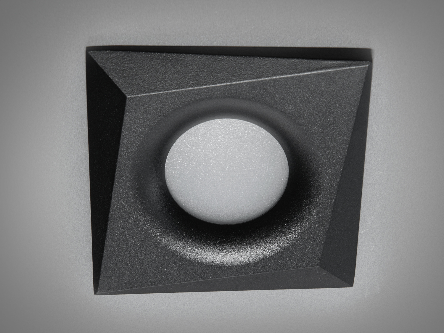 Чорний точковий врізний світильник сер�