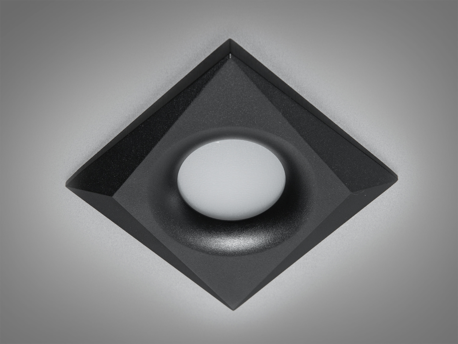 Чорний точковий врізний світильник серія 