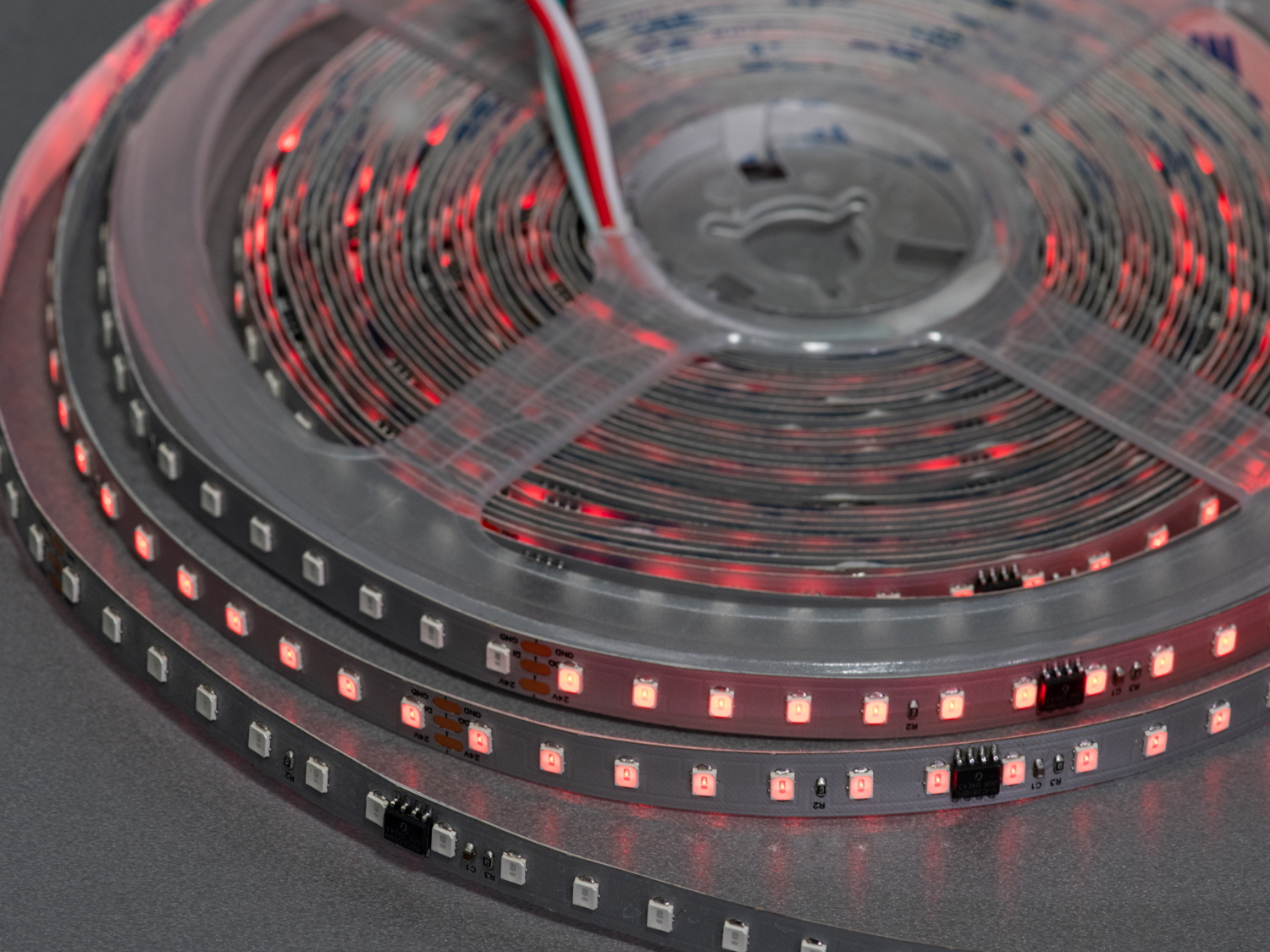 Адресна LED стрічка 24В, 126 діодів на метр, 8мм, червона. Обирайте професійне освітлення від ТМ “Діаша” — для тих, хто створює світ емоцій, настрою та динаміки.
