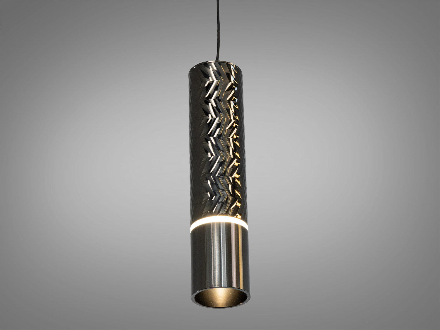 Підвісний світильник-тубус GU10 у кольорі чорний хром. Металевий корпус, спрямоване акцентне світло, зручна заміна лампи для житлових і комерційних просторів.