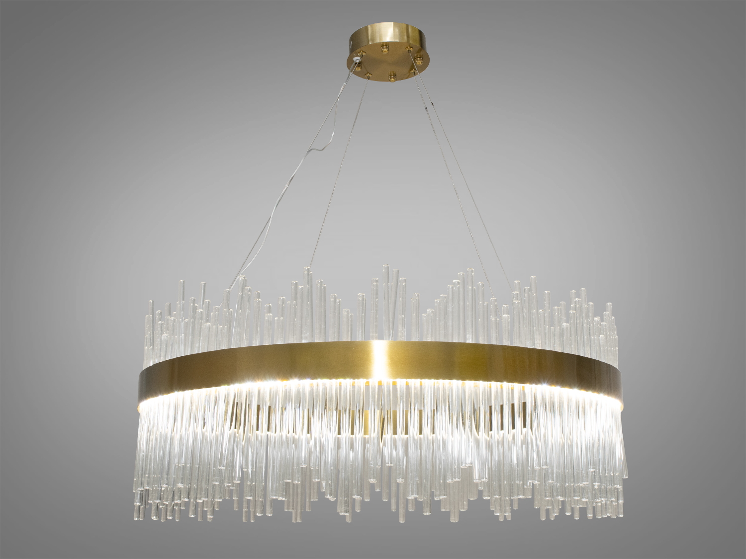 Современная хрустальная светодиодная люстра для холла также идеально подходит для небольших помещений, и даже для низких потолков, так как высота регулируется, например в коридор, кухню, спальню.
Светодиодная люстра имеет несколько режимов: холодный 6000К, нейтральный 4100К, теплый 3200К. Переключение осуществляется с настенным выключателем поочередным включением/выключением. Светодиоды позволяют подбирать необходимую температуру света. Использование гибкого светодиодного модуля в люстре позволяет вывести эстетические качества на совершенно новый современный уровень.
Крепится к любому потолку (гипсокартонным, навесным, натяжным) универсальным креплением- на планку.